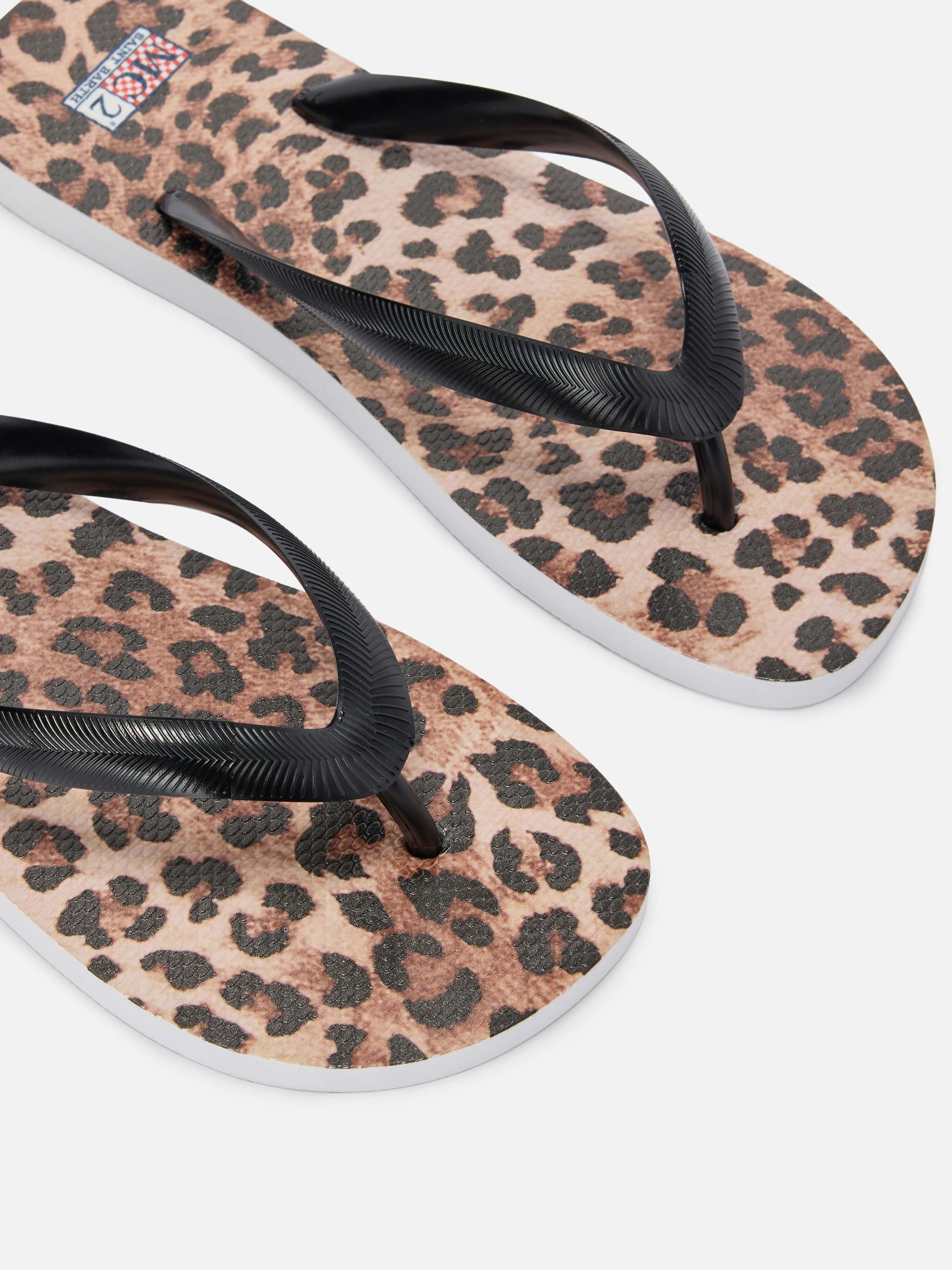 Alma rubber slip-on flip flops with leopard print - Image 3