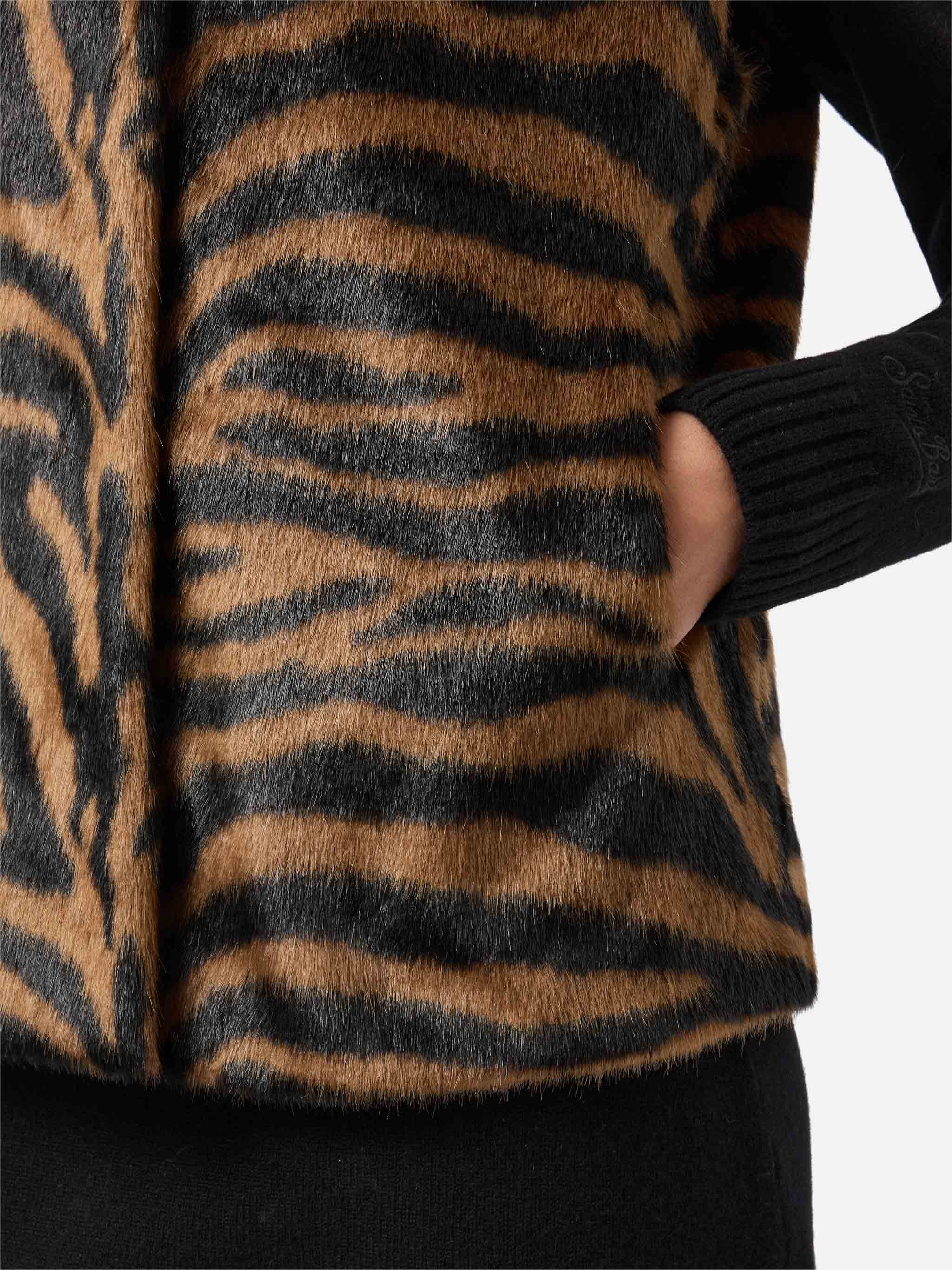 Ambre faux-fur gilet with zebra print - Image 5