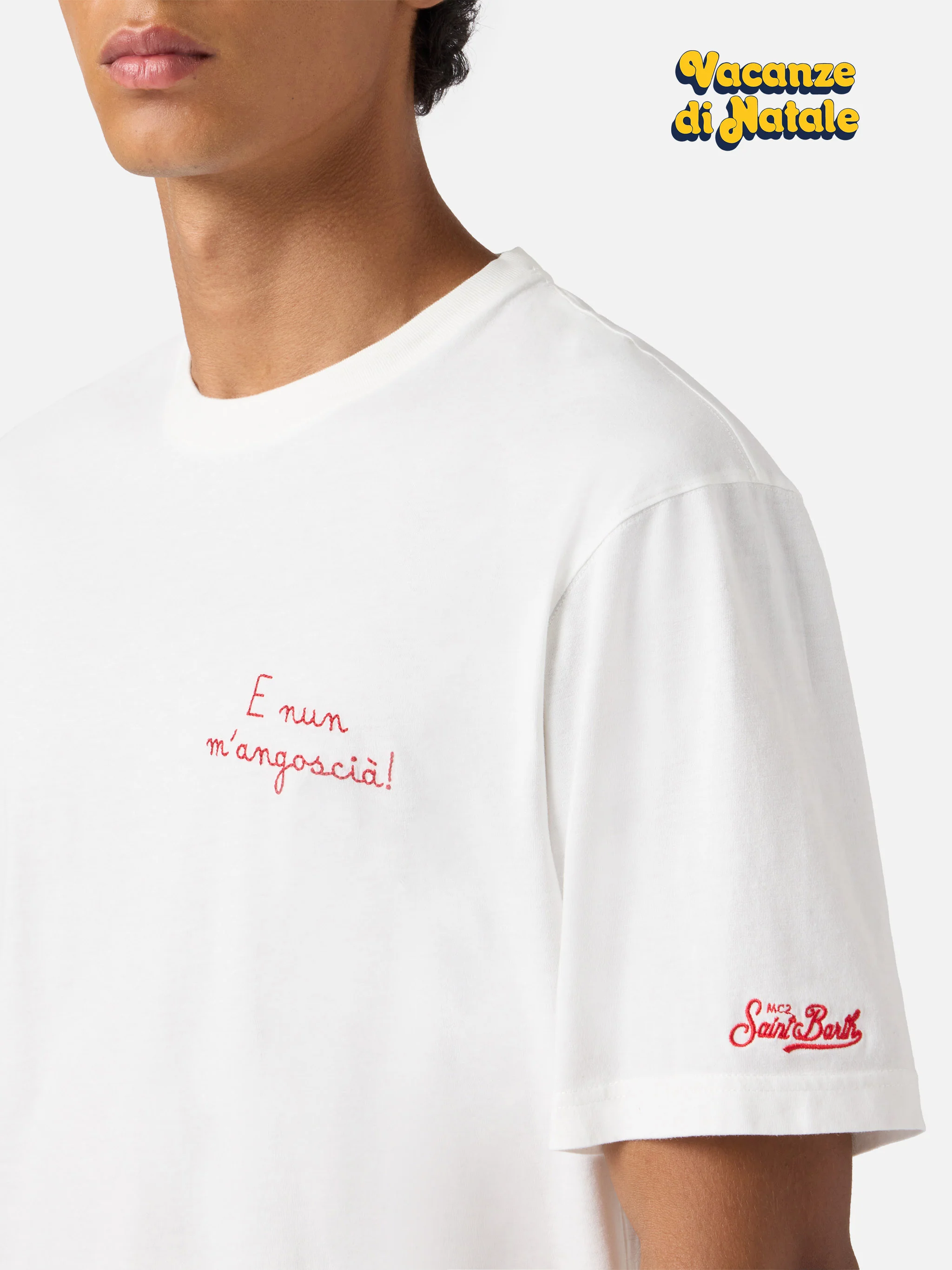 Arnott Warm winter cotton T-shirt in white with E nun m’angoscià embroidery | VACANZE DI NATALE SPECIAL EDITION - Image 5