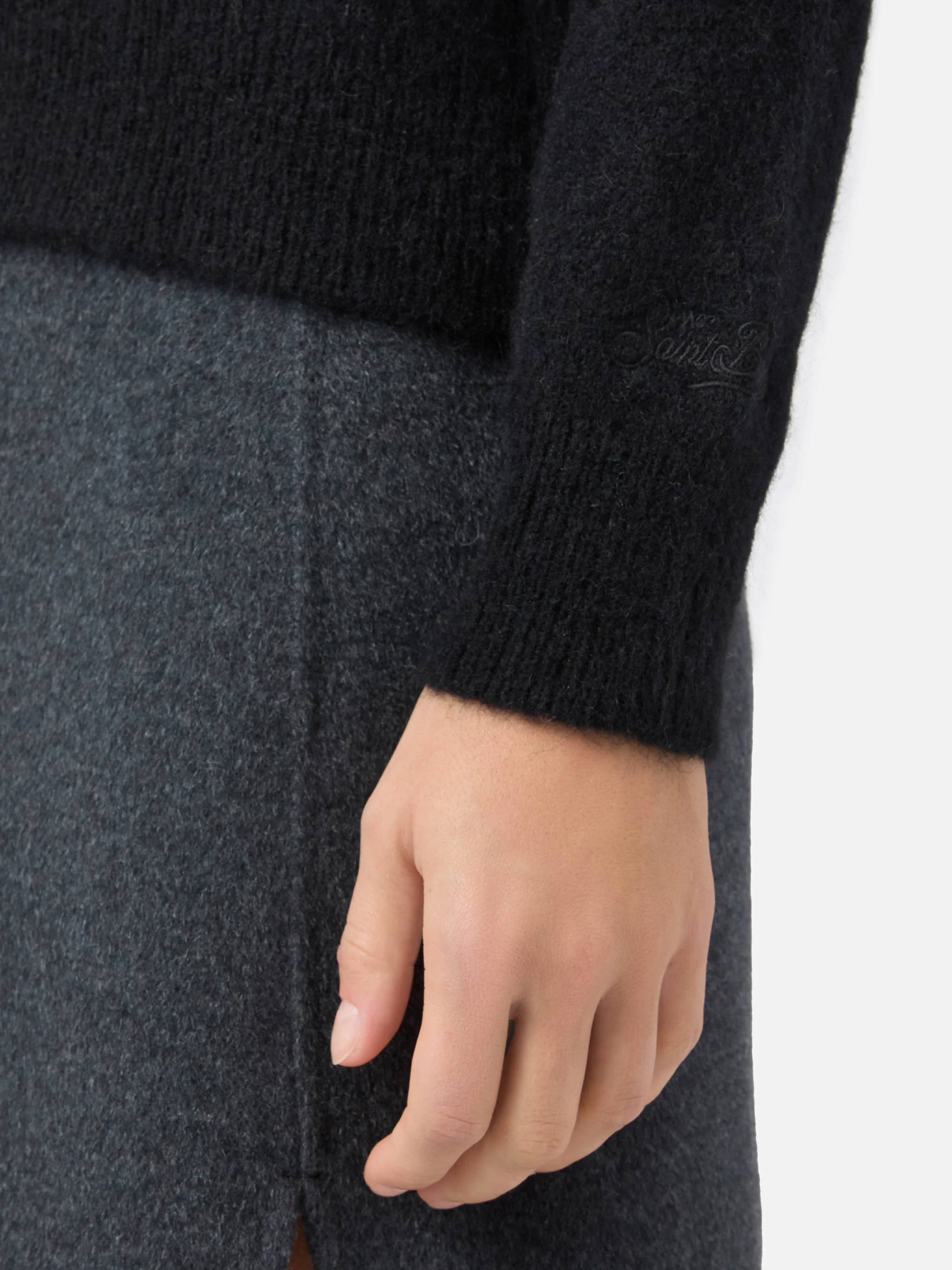 Black sweater Levine with bow, collar and pearl embellishment - Image 4