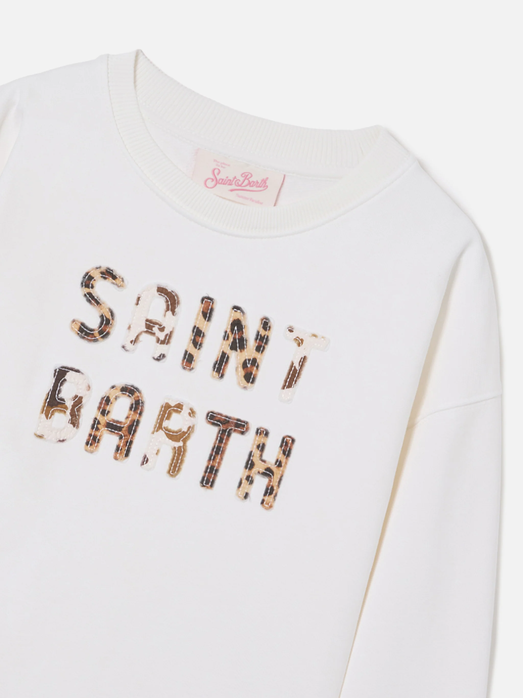 Briony Crewneck Sweatshirt in white with leopard patch - Image 2
