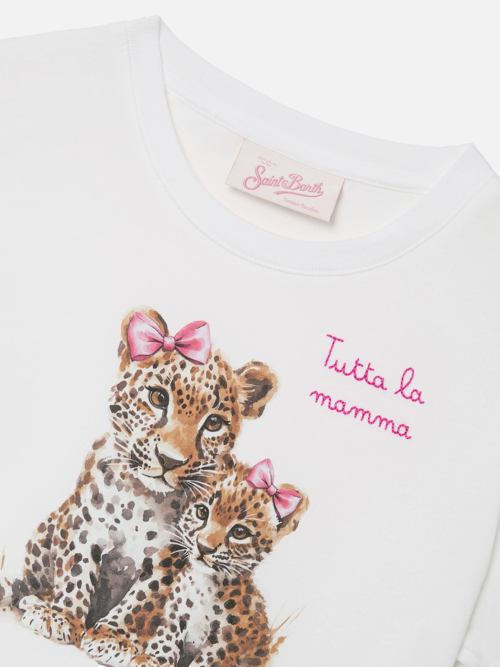 Elly T-shirt in white cotton with leopard print and Tutta la mamma embroidery - Image 2