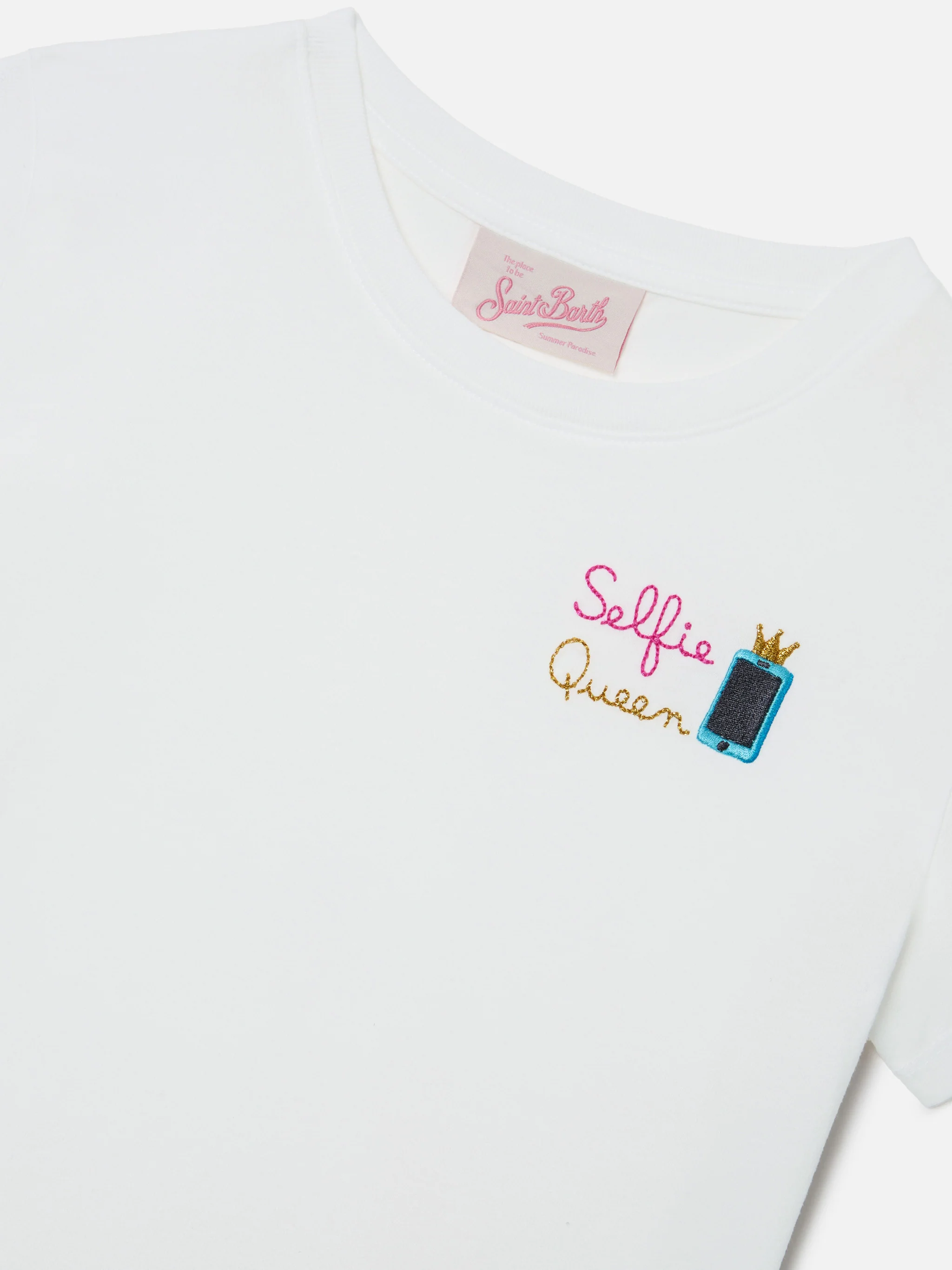 Elly T-shirt in white cotton with Selfie Queen embroidery - Image 2