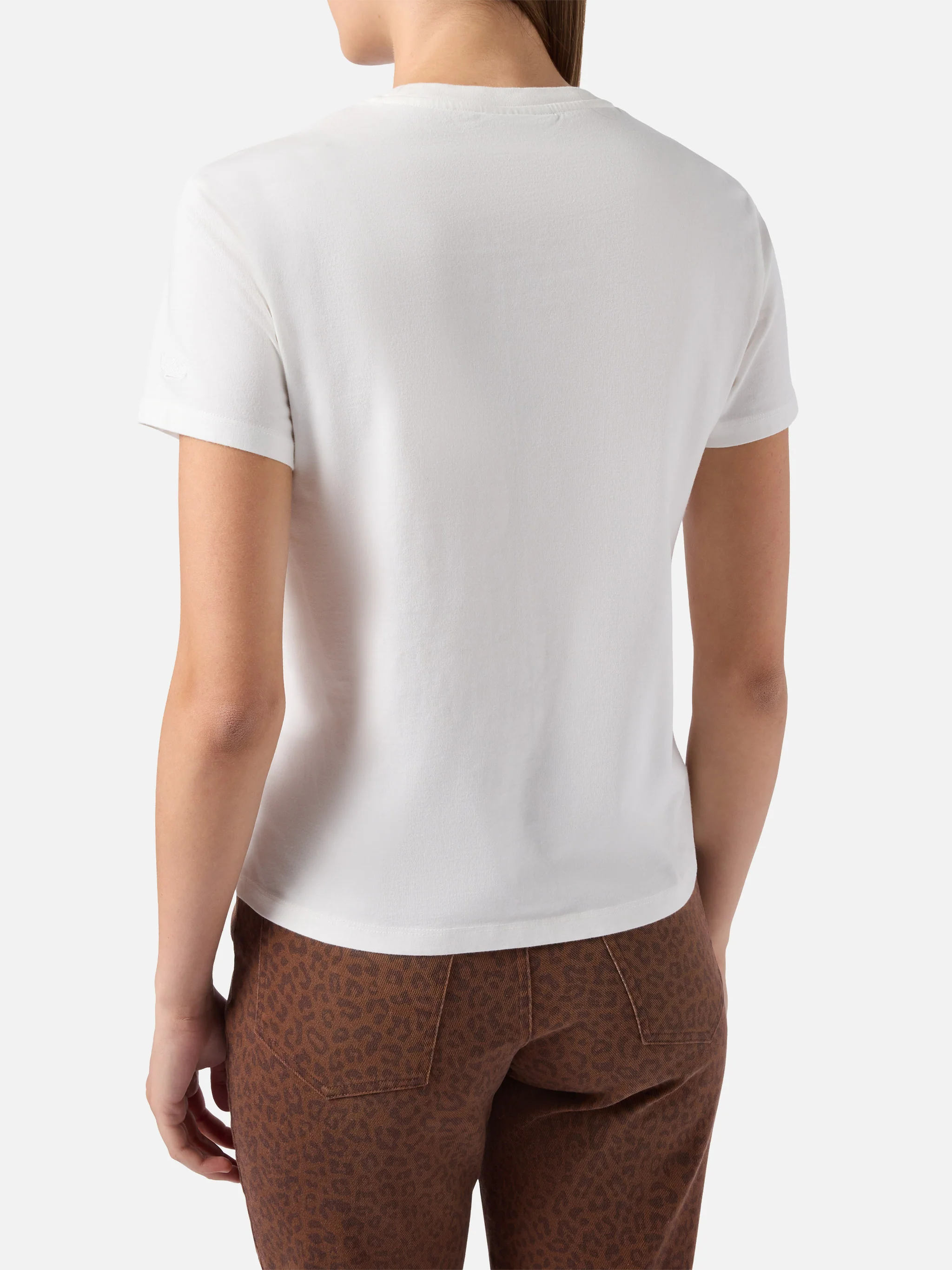 Emilie organic cotton T-shirt in white with Fatemi Santa embroidery - Image 3