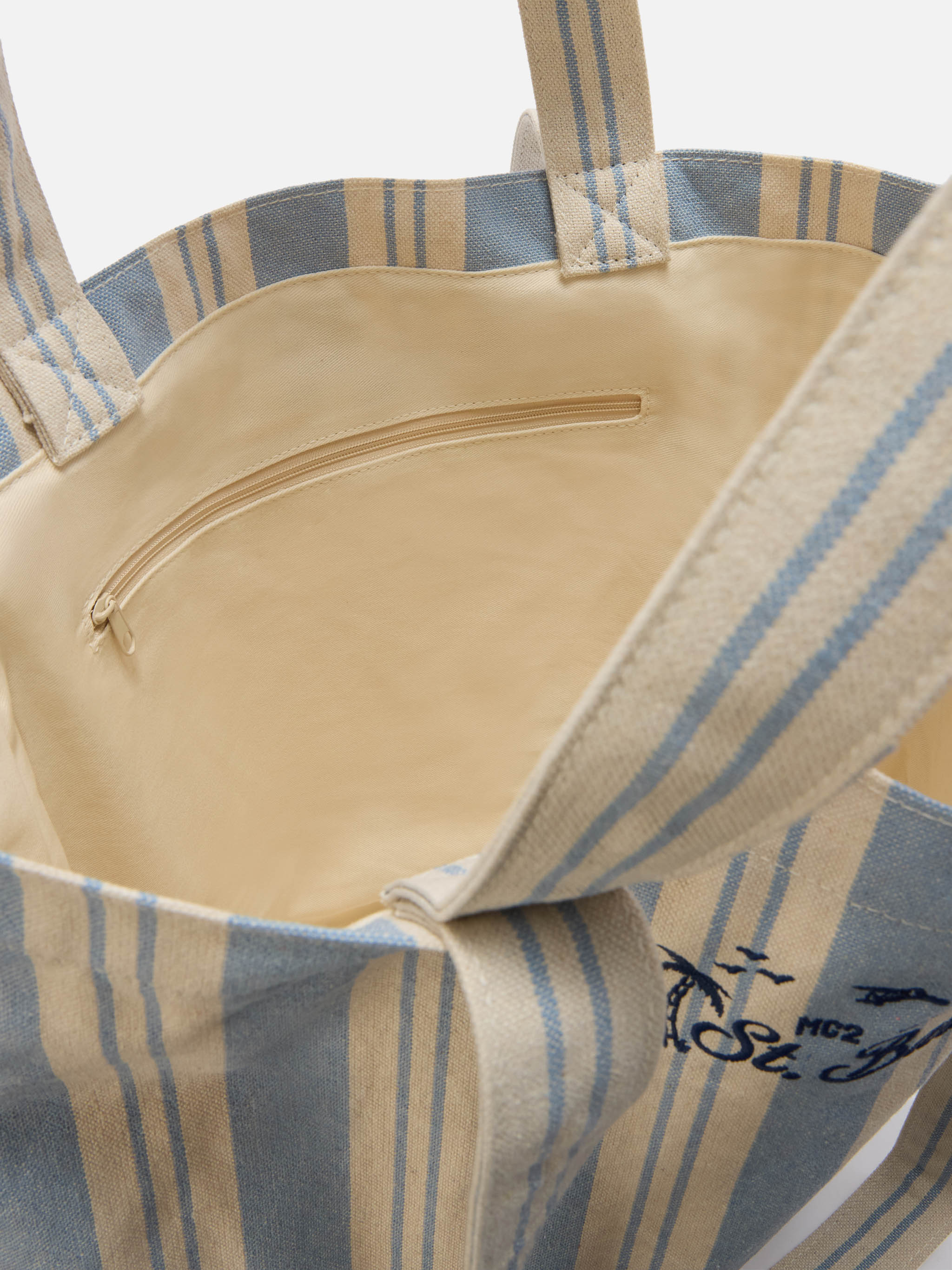 Essential Beach light blue and white striped cotton tote bag - Image 4