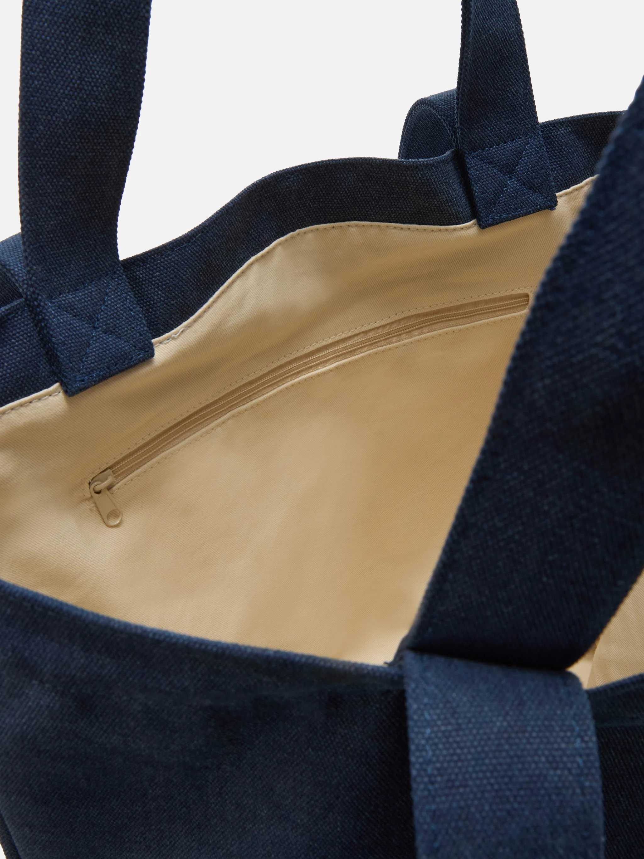 Essential Beach navy blue cotton tote bag with embroidered logo - Image 4