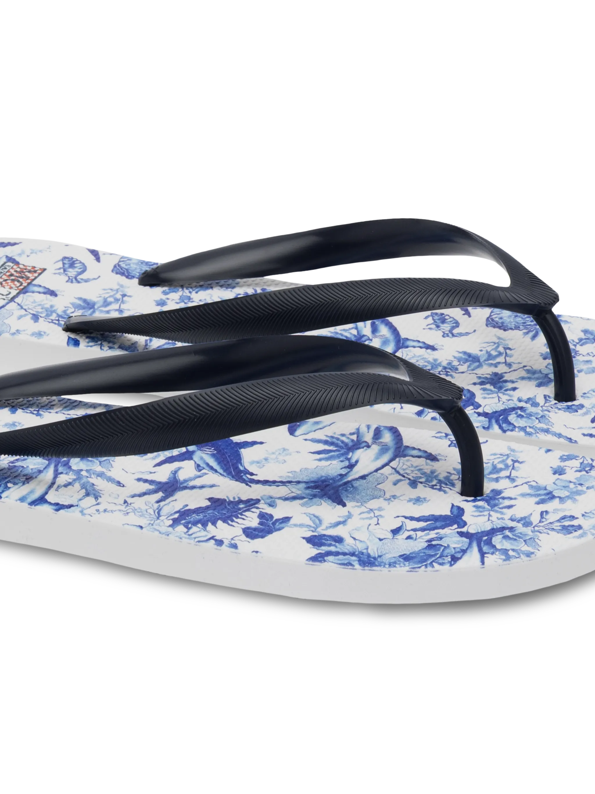 Flip flops Tommy with sharks print | AI CO-CREATED DESIGN BY RICKDICK - POWERED BY RED-EYE - Image 2
