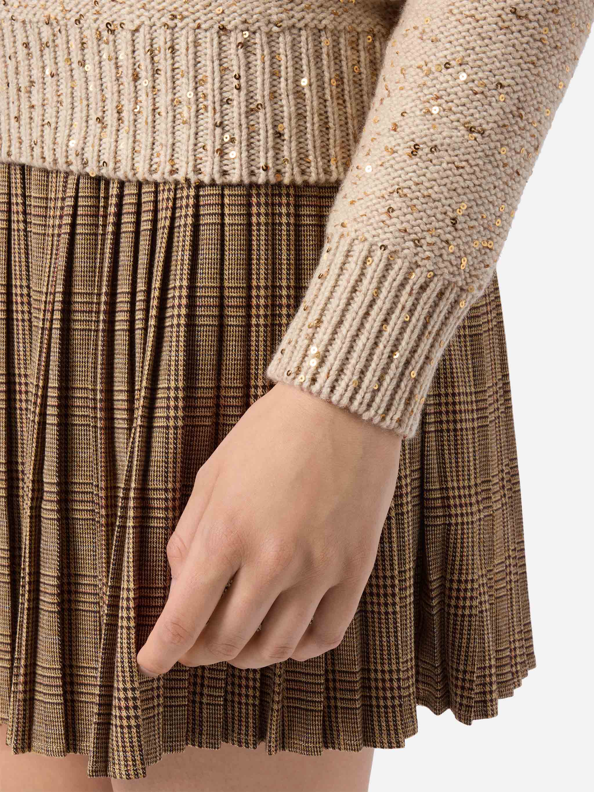 Gold sweater with sequins - Image 3