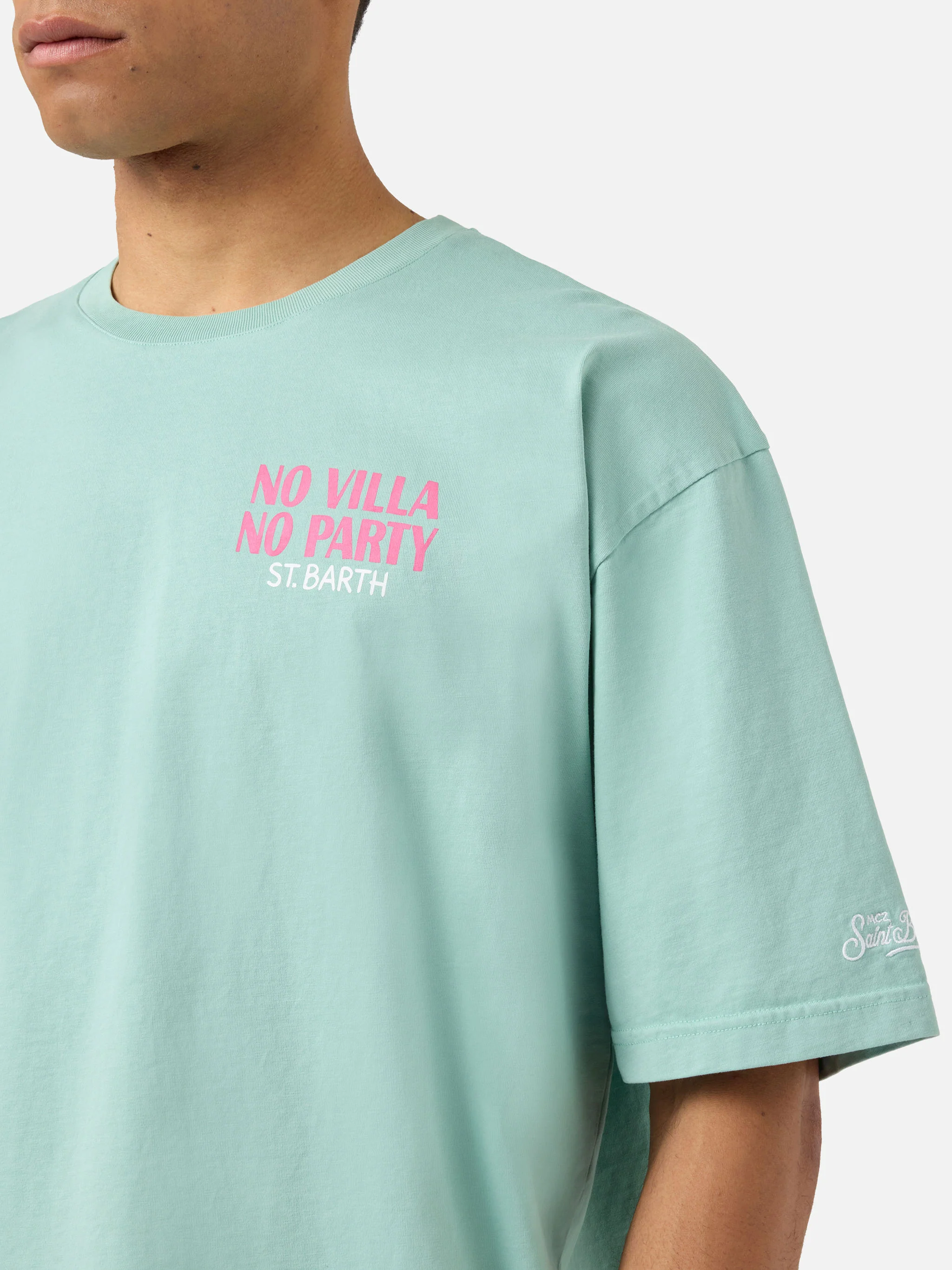 Green Delmar t-shirt with No Villa No Party print and maxi graphic on the back - Image 2