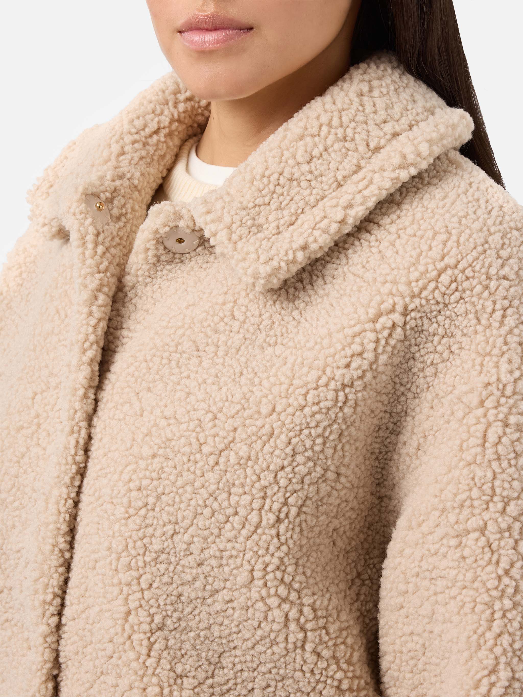 Jeanne teddy bomber with back patch - Image 3