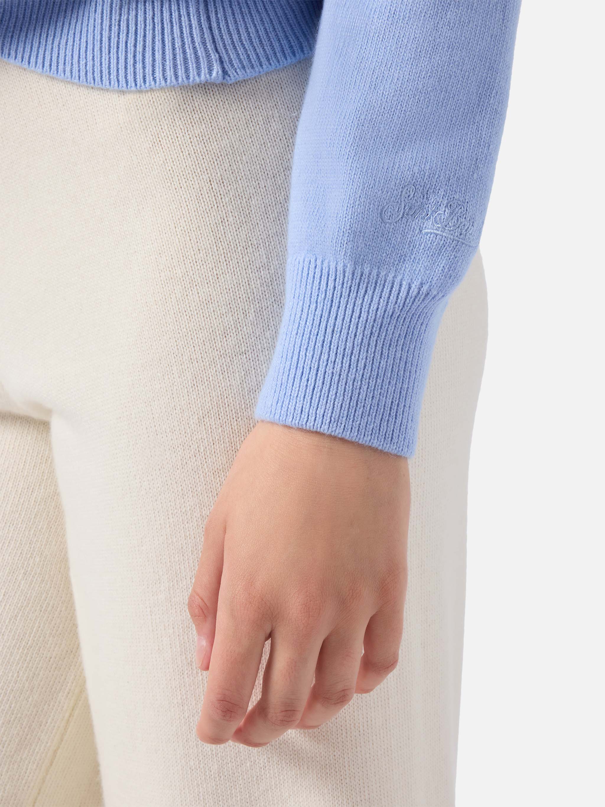 Light blue sweater New Queen with Nessuno te l'ha chiesto embroidery - Image 4
