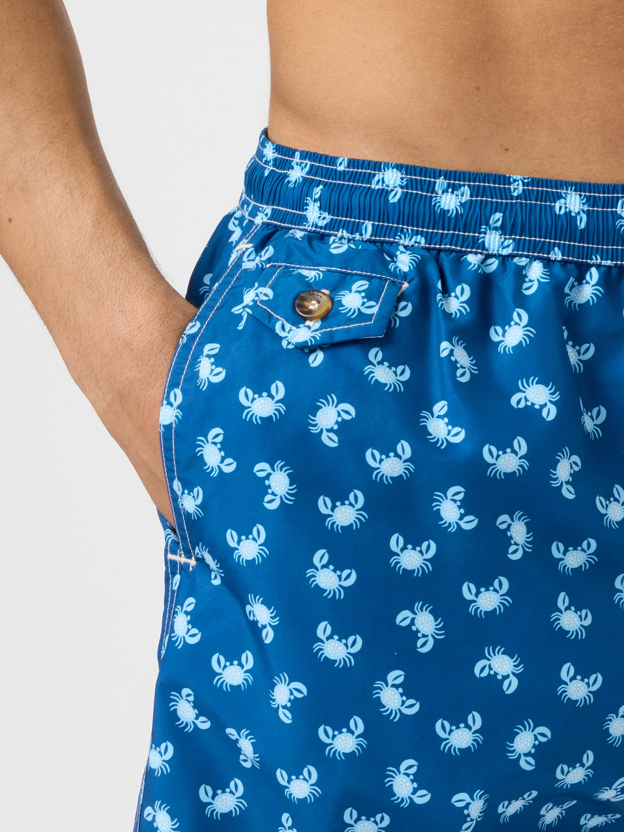 Lighting 70 swim shorts with blue all-over crab print - Image 4