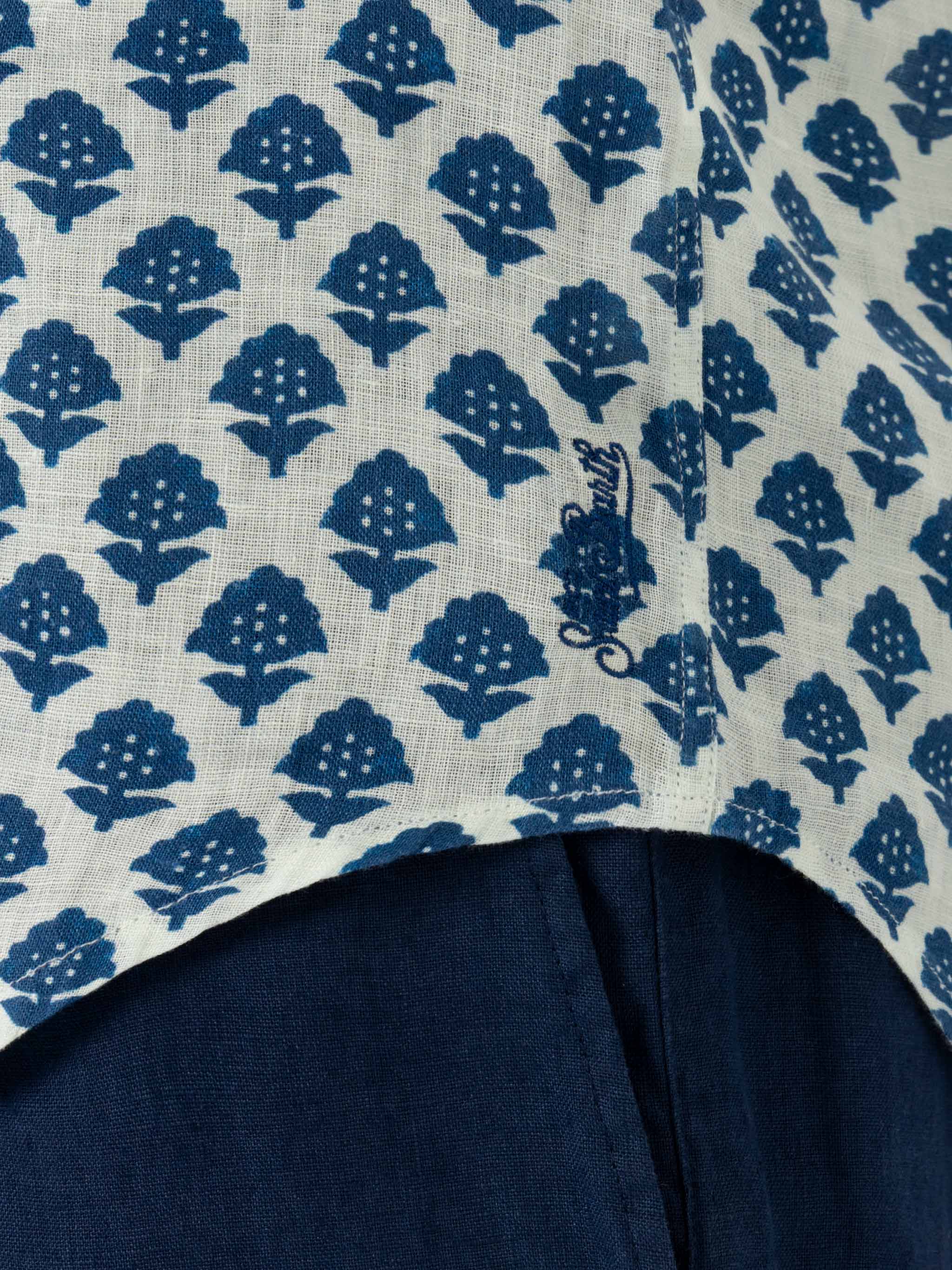 Linen shirt Pamplona with flower print - Image 2