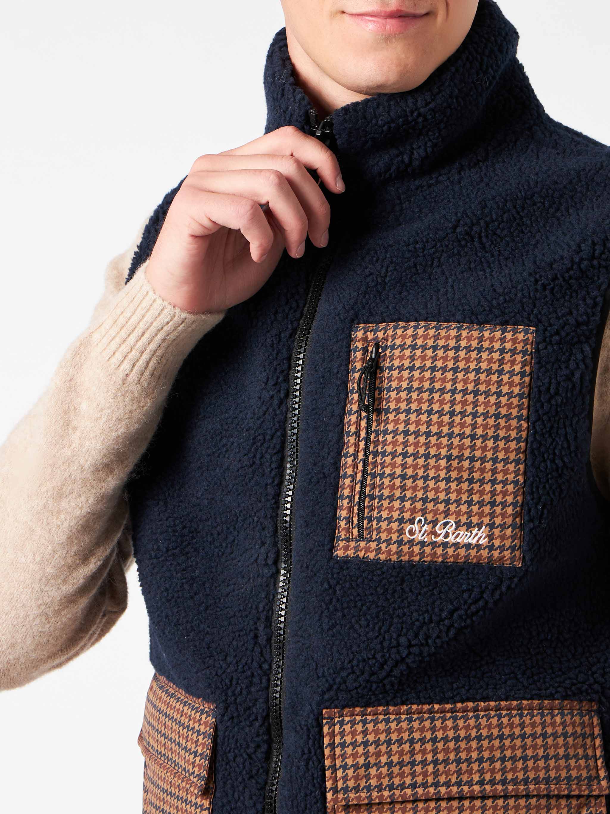 Wanaka blue sherpa vest with check pockets - Image 2