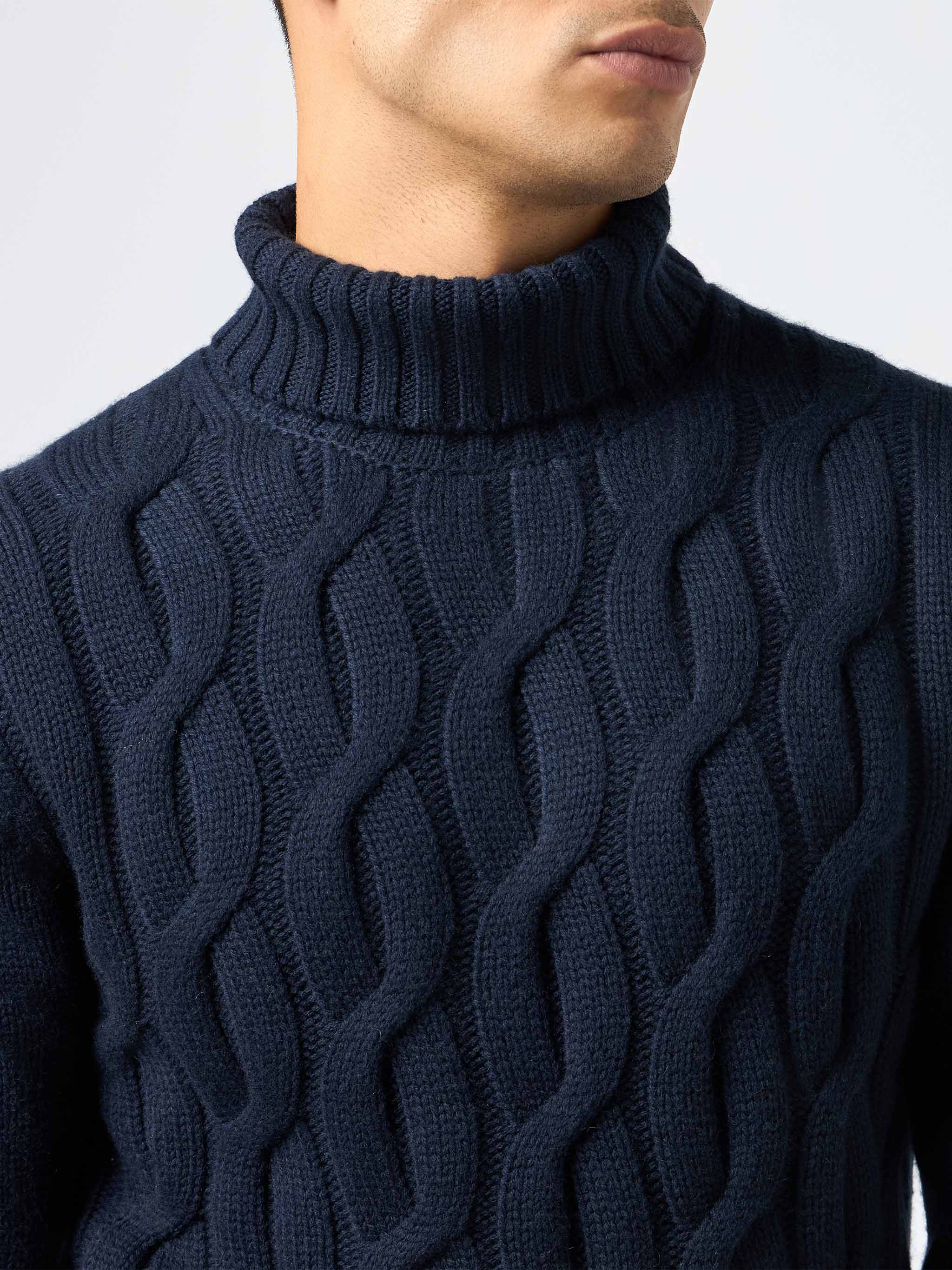 Fisherman cable knit cashmere blend sweater in navy blue - Image 2