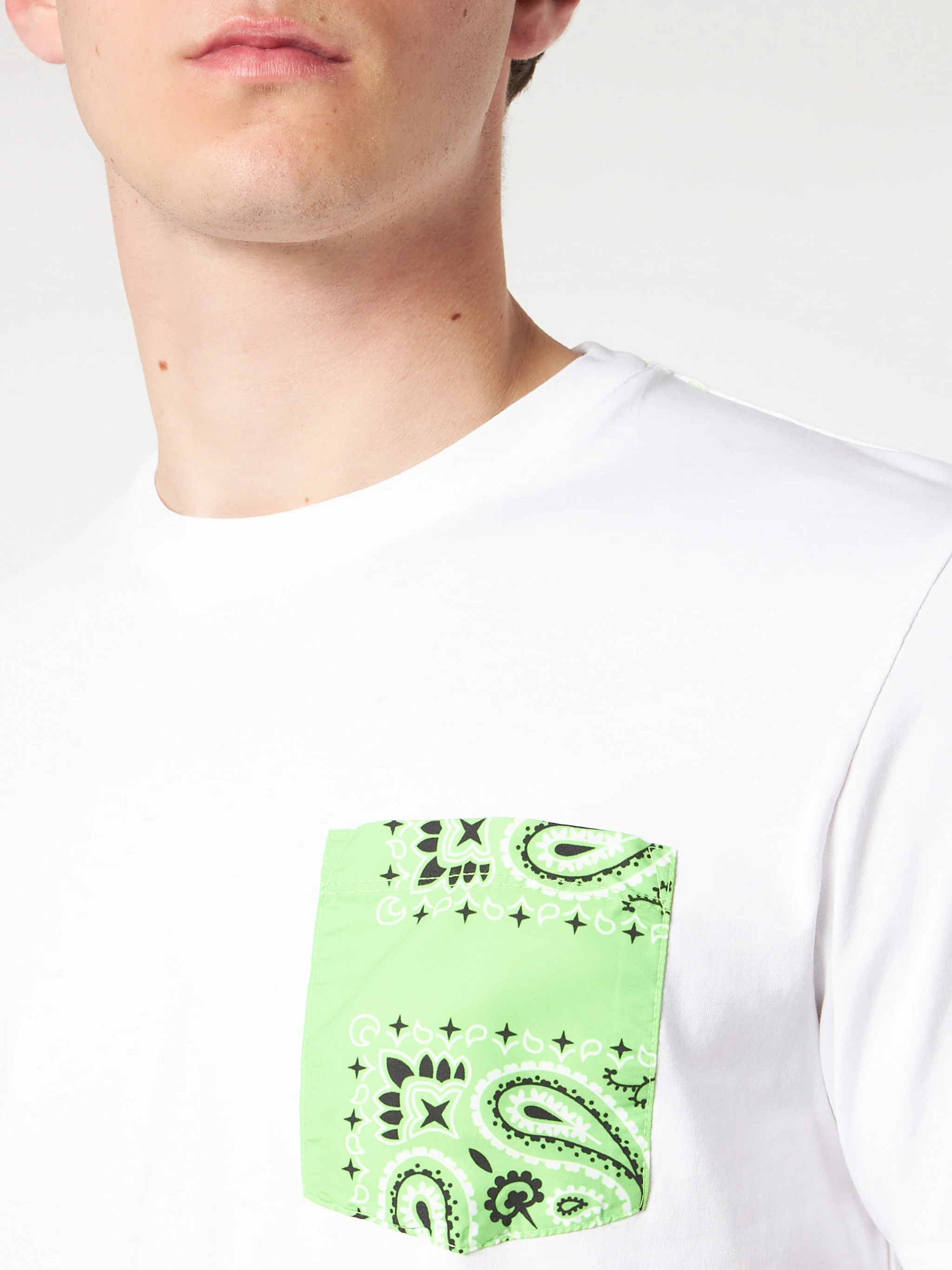 Cotton t-shirt Blanche with green bandana pocket - Image 2