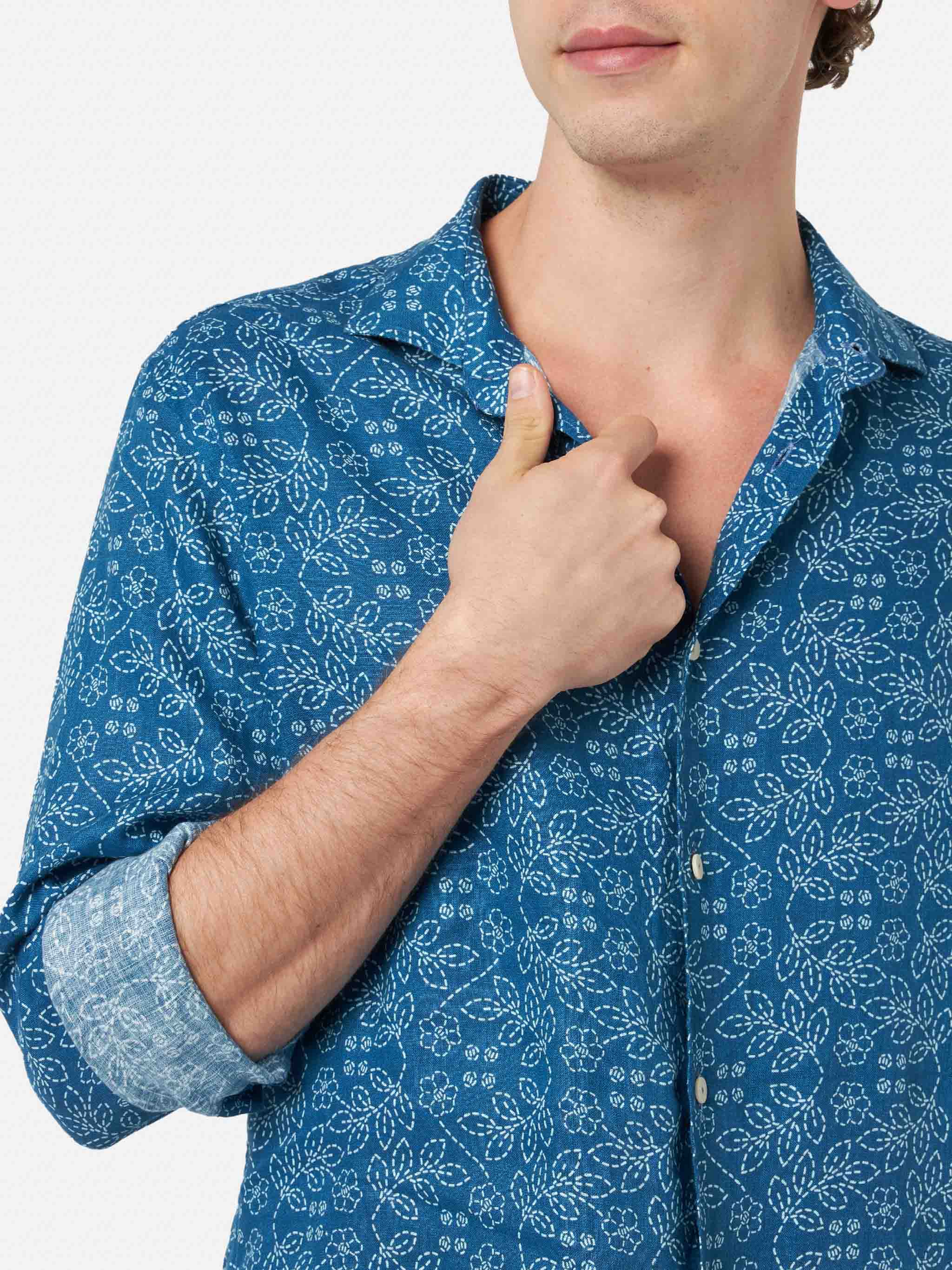 Navy blue linen shirt Pamplona with Sashiko print - Image 3