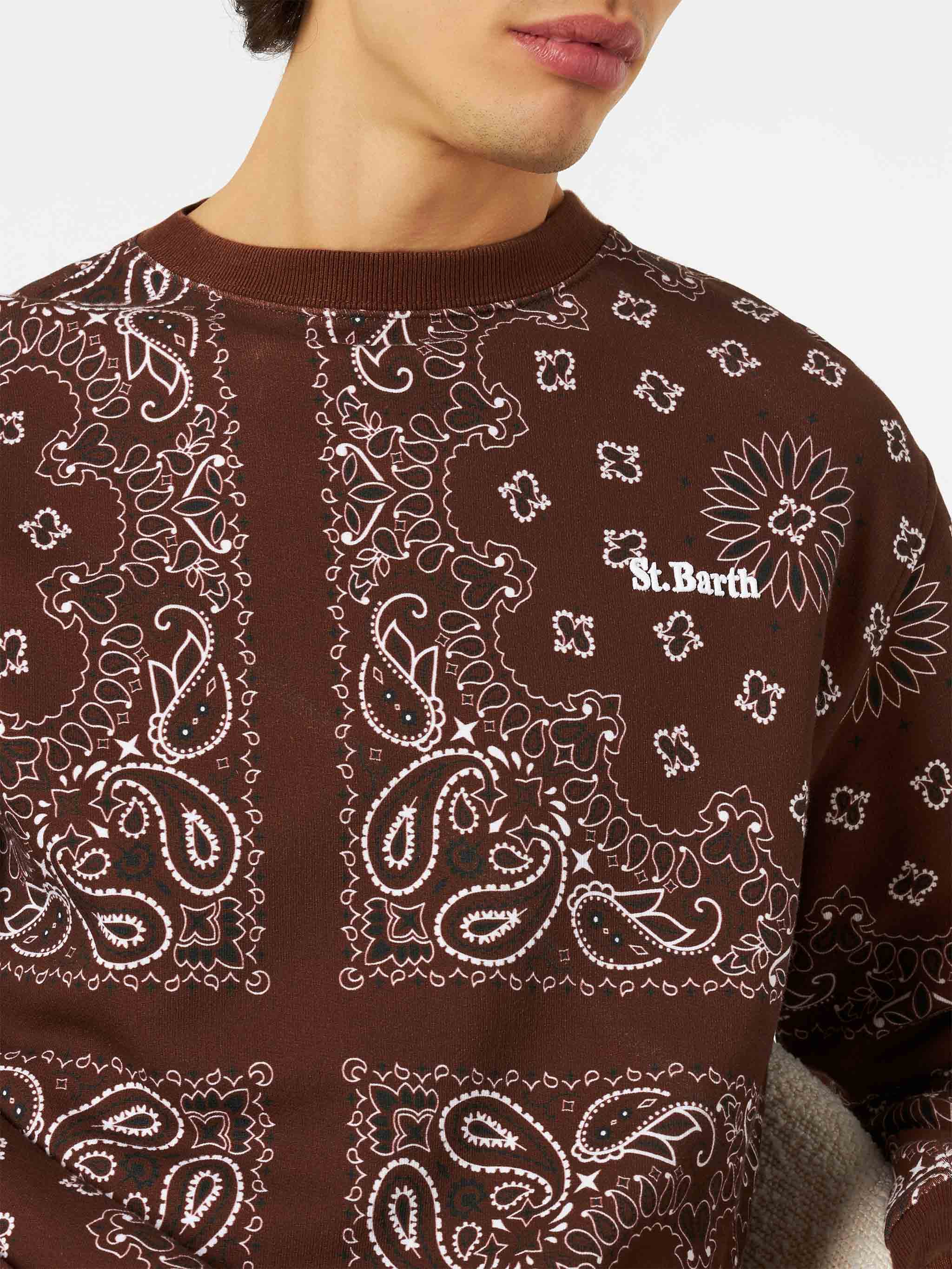 Crewneck sweatshirt Bristol with brown bandana print - Image 2