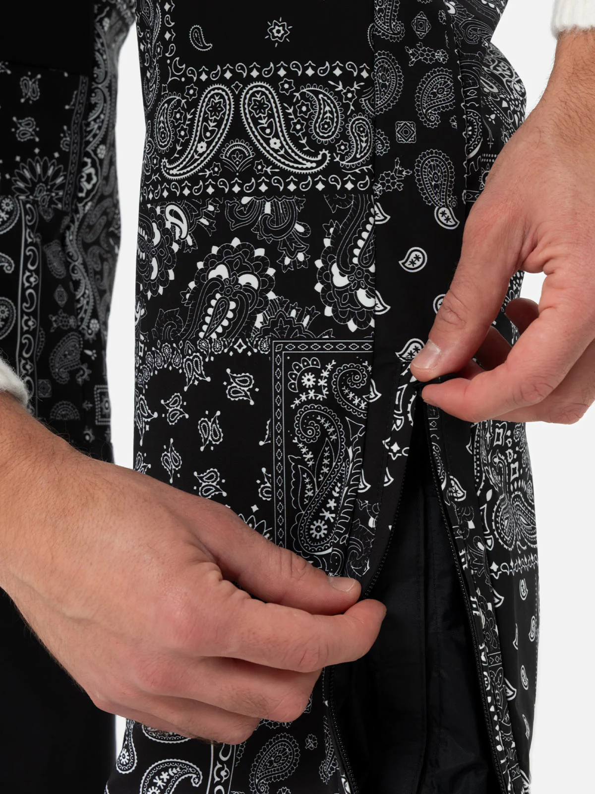 Snowbird technical pants with Recco® technology and bandana pattern - Image 5