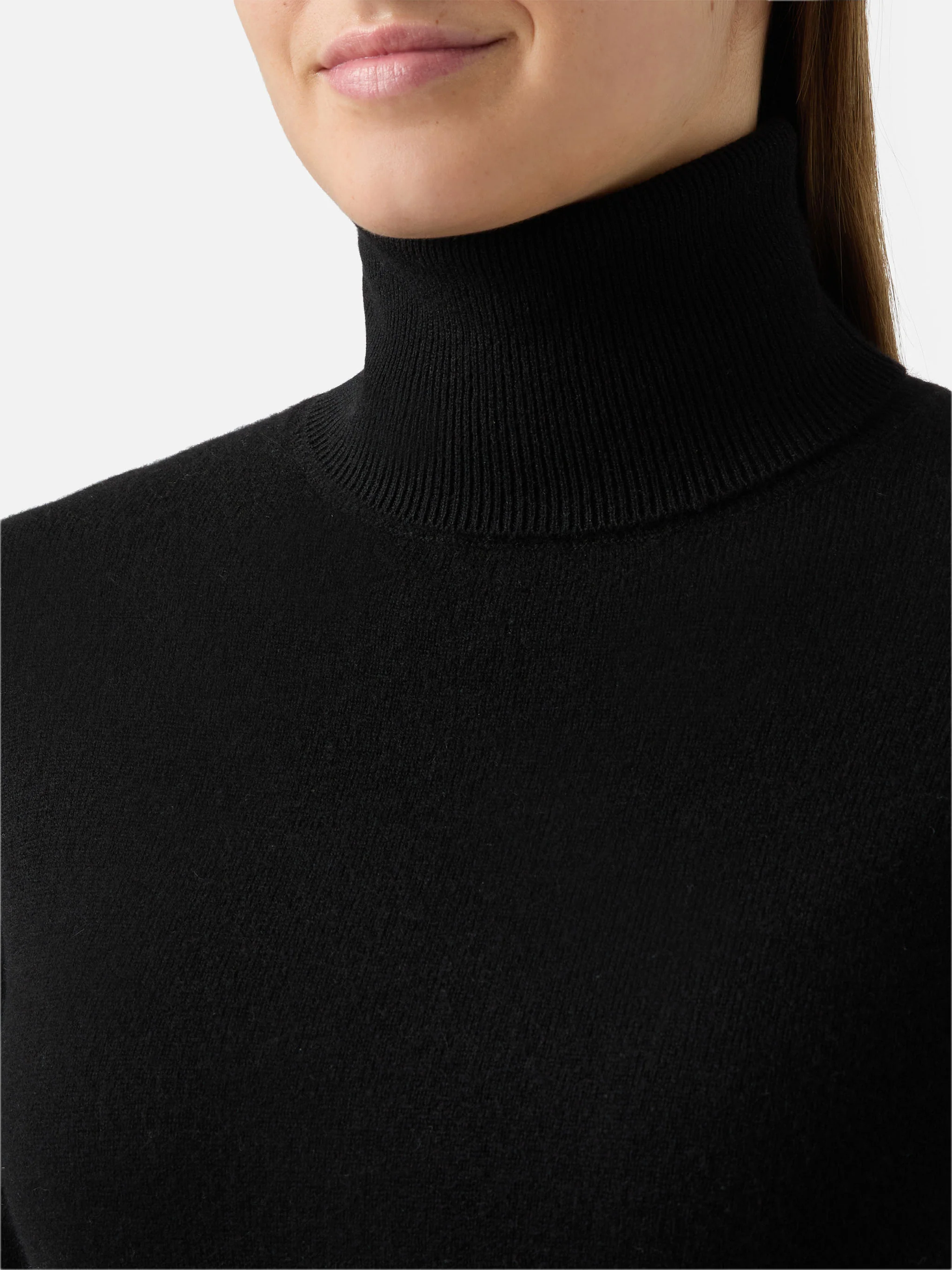 Moody turtleneck sweater in cashmere in black with St. Barth embroidery - Image 2