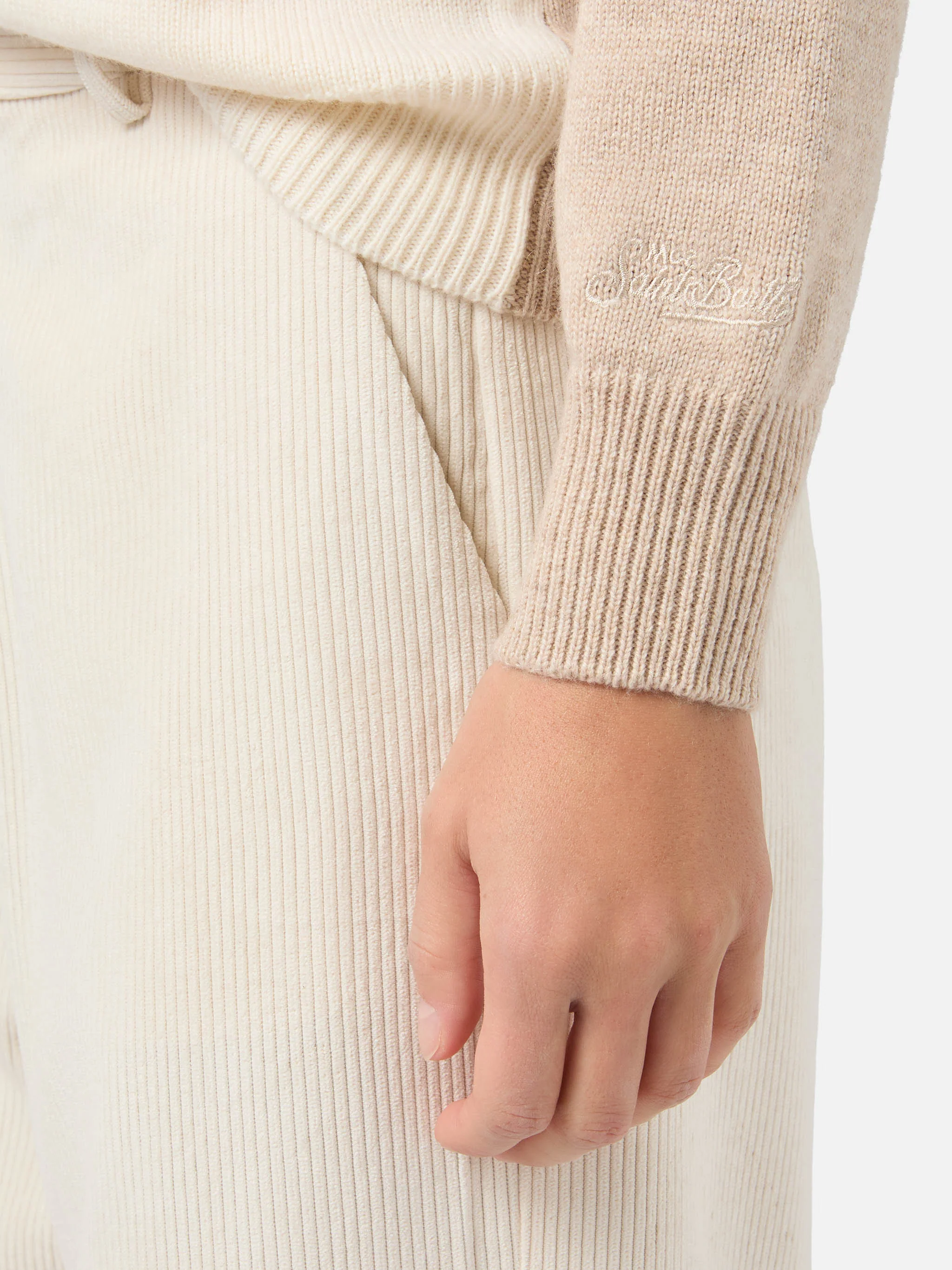 New Queen cashmere-blend sweater in beige with Courma postcard jacquard - Image 4