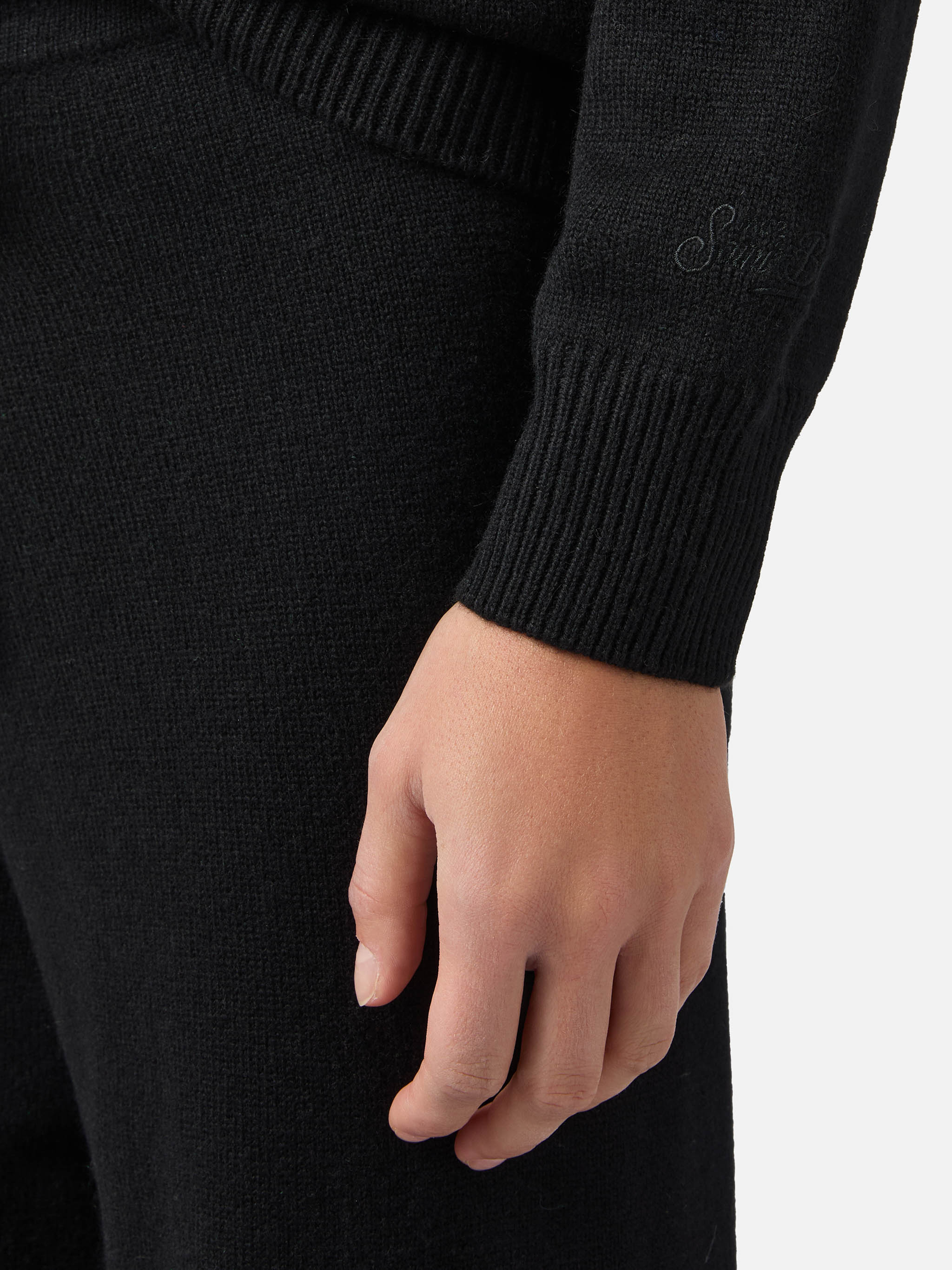 New Queen cashmere-blend sweater in black with Bollicine, please embroidery - Image 4