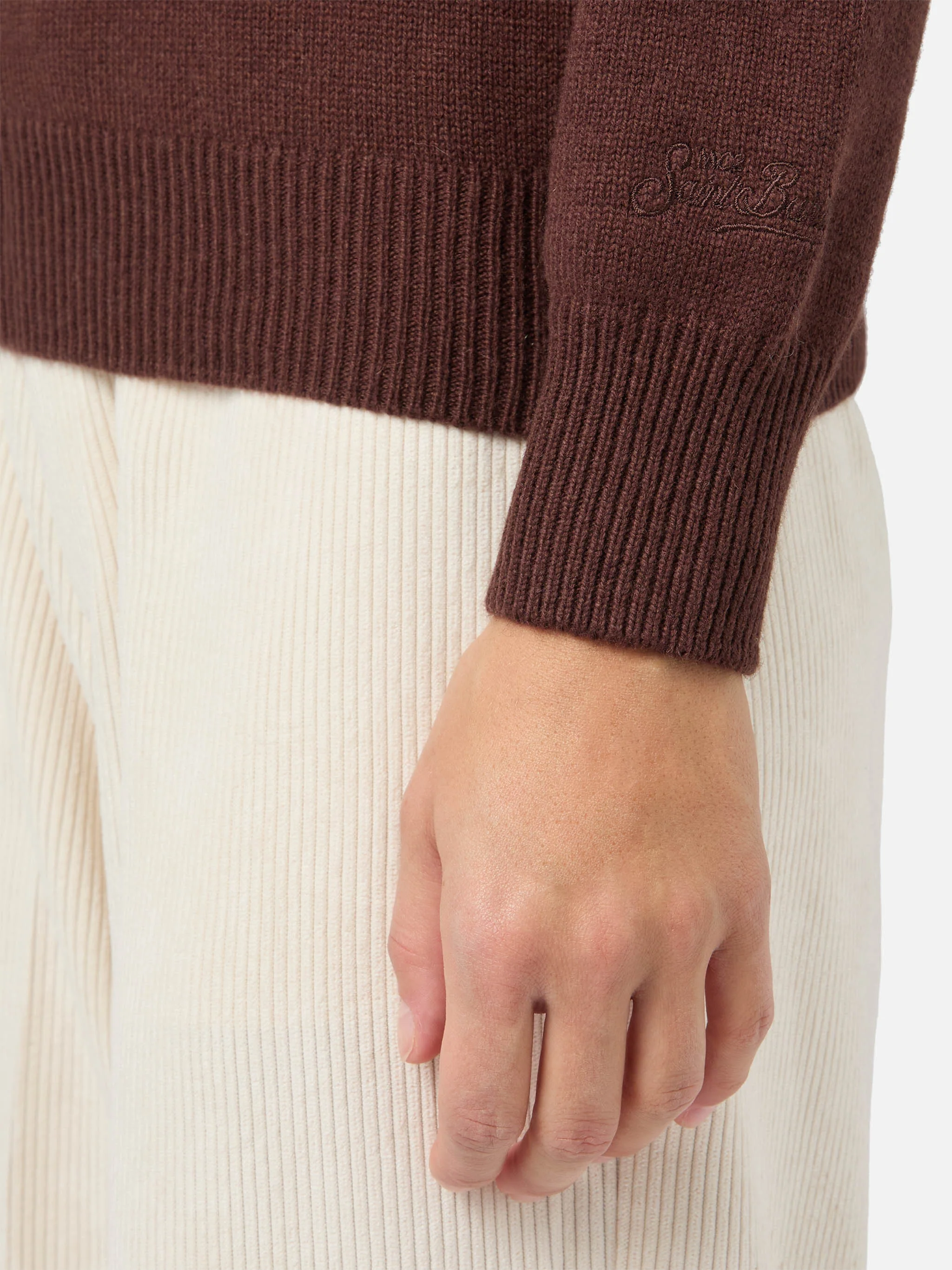 New Queen cashmere-blend sweater in brown with Snoopy jacquard and embroidery | PEANUTS SPECIAL EDITION - Image 4