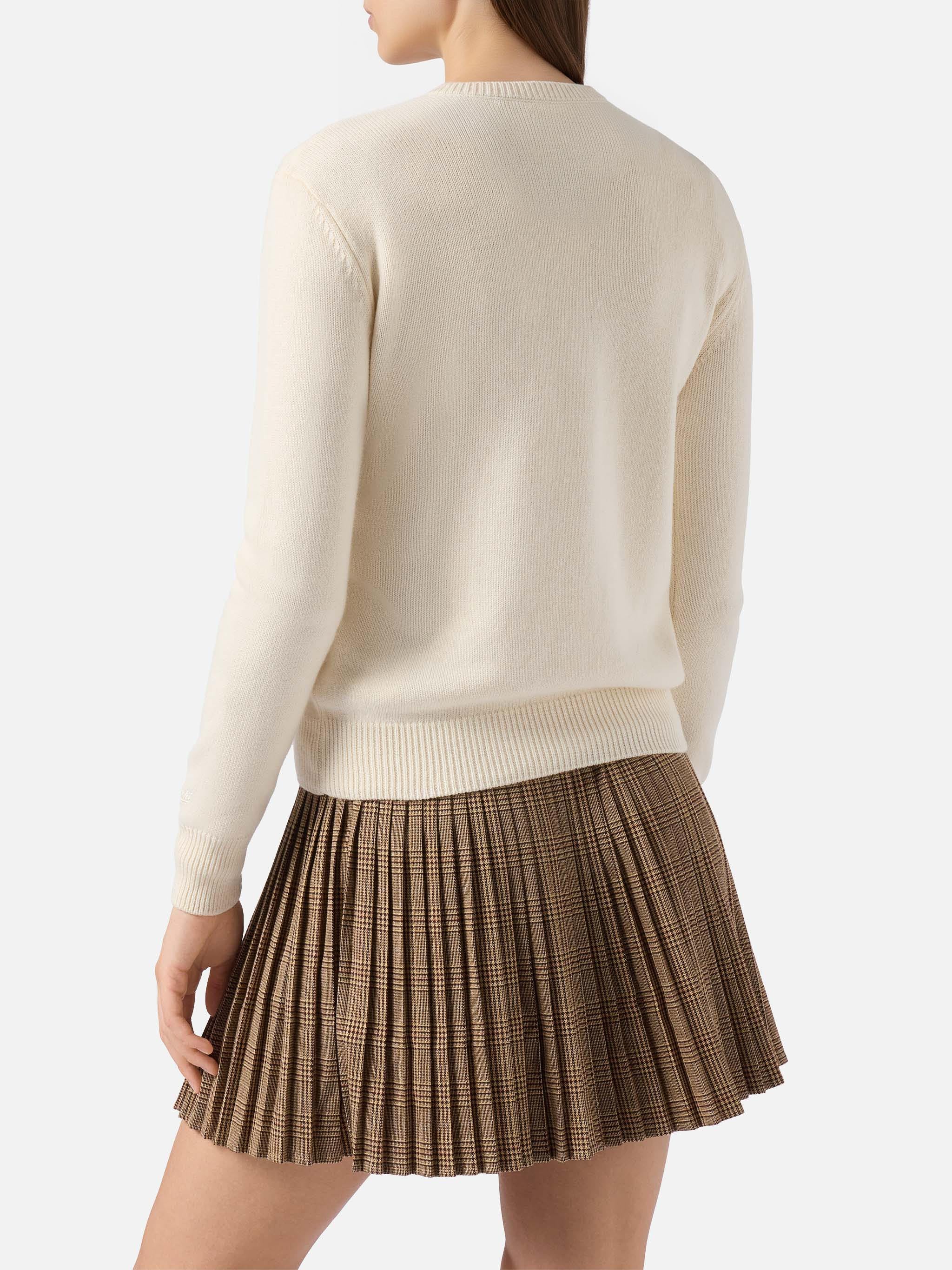 New Queen cashmere-blend sweater in white with Ma cherie embroidery - Image 4