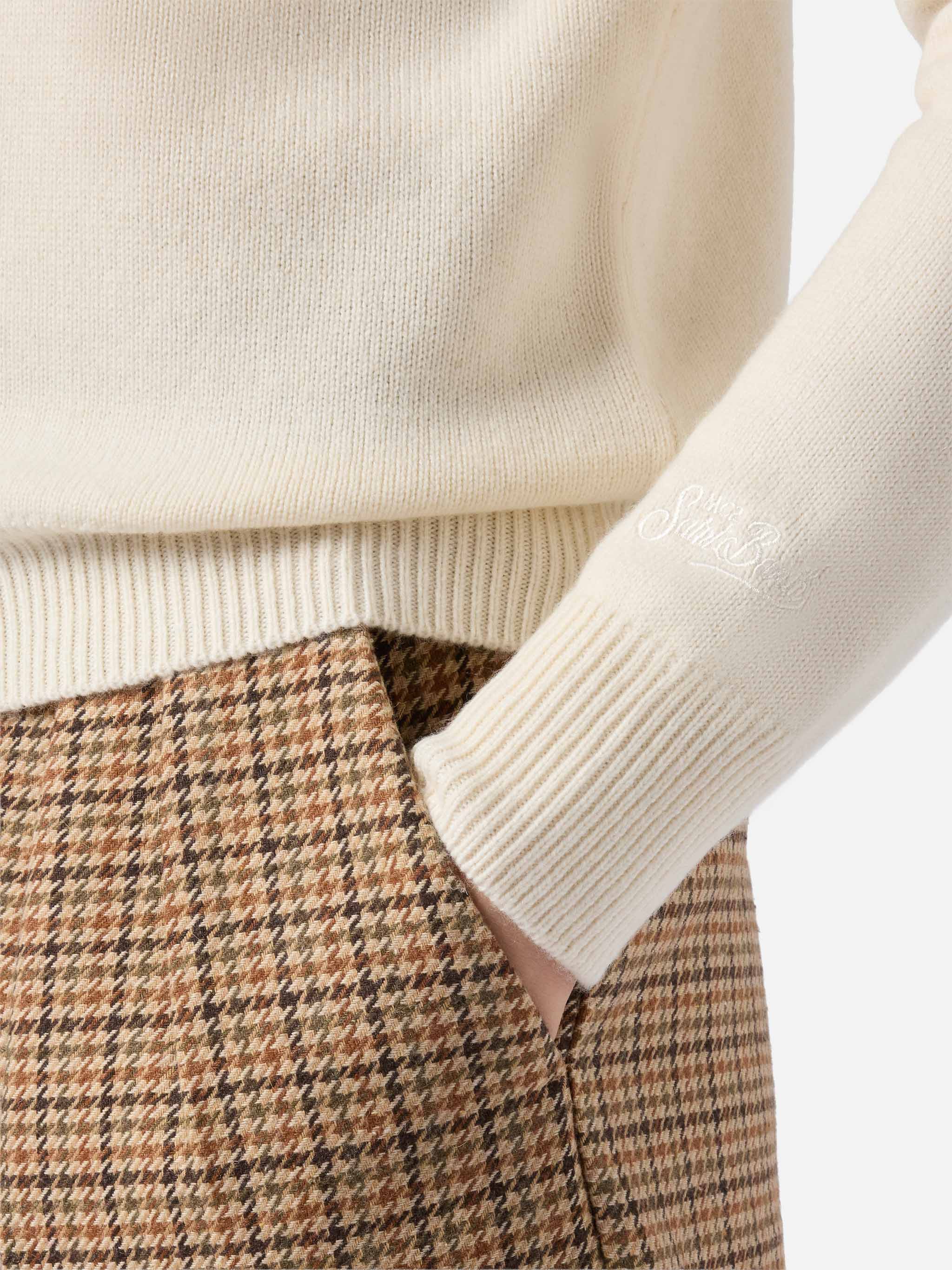 New Queen cashmere-blend sweater in white with St. Moritz embroidery | ST. MORITZ TOP OF THE WORLD SPECIAL EDITION - Image 3