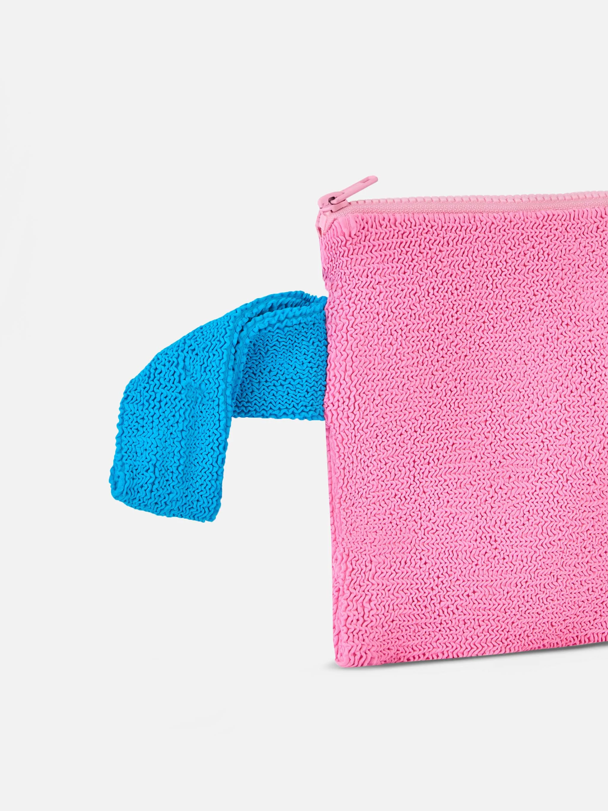 Pareasy pink crinkle pochette - Image 3