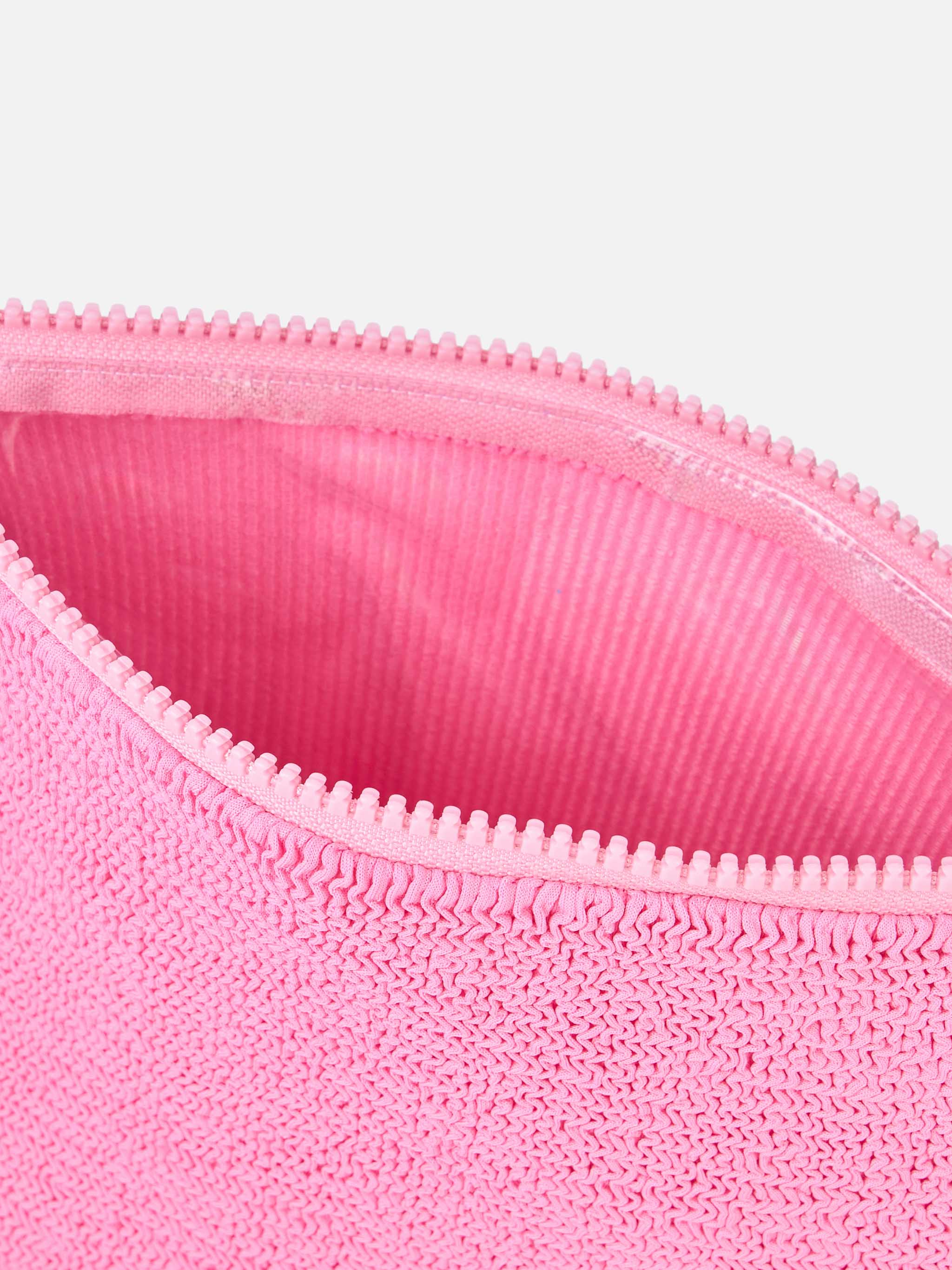 Pareasy pink crinkle pochette - Image 5