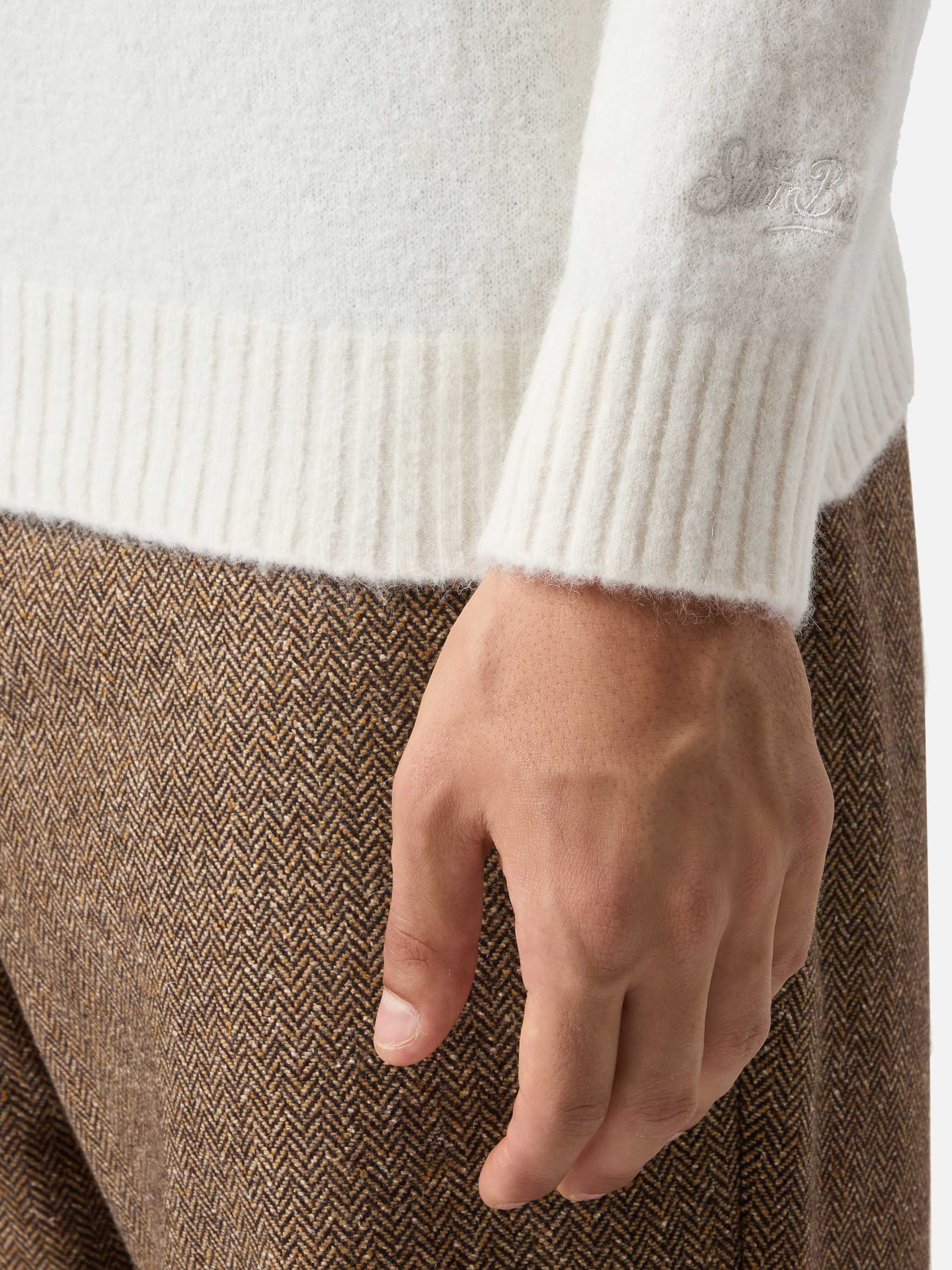 Crewneck sweater Regent in white STRETCH ALPACA - Image 4