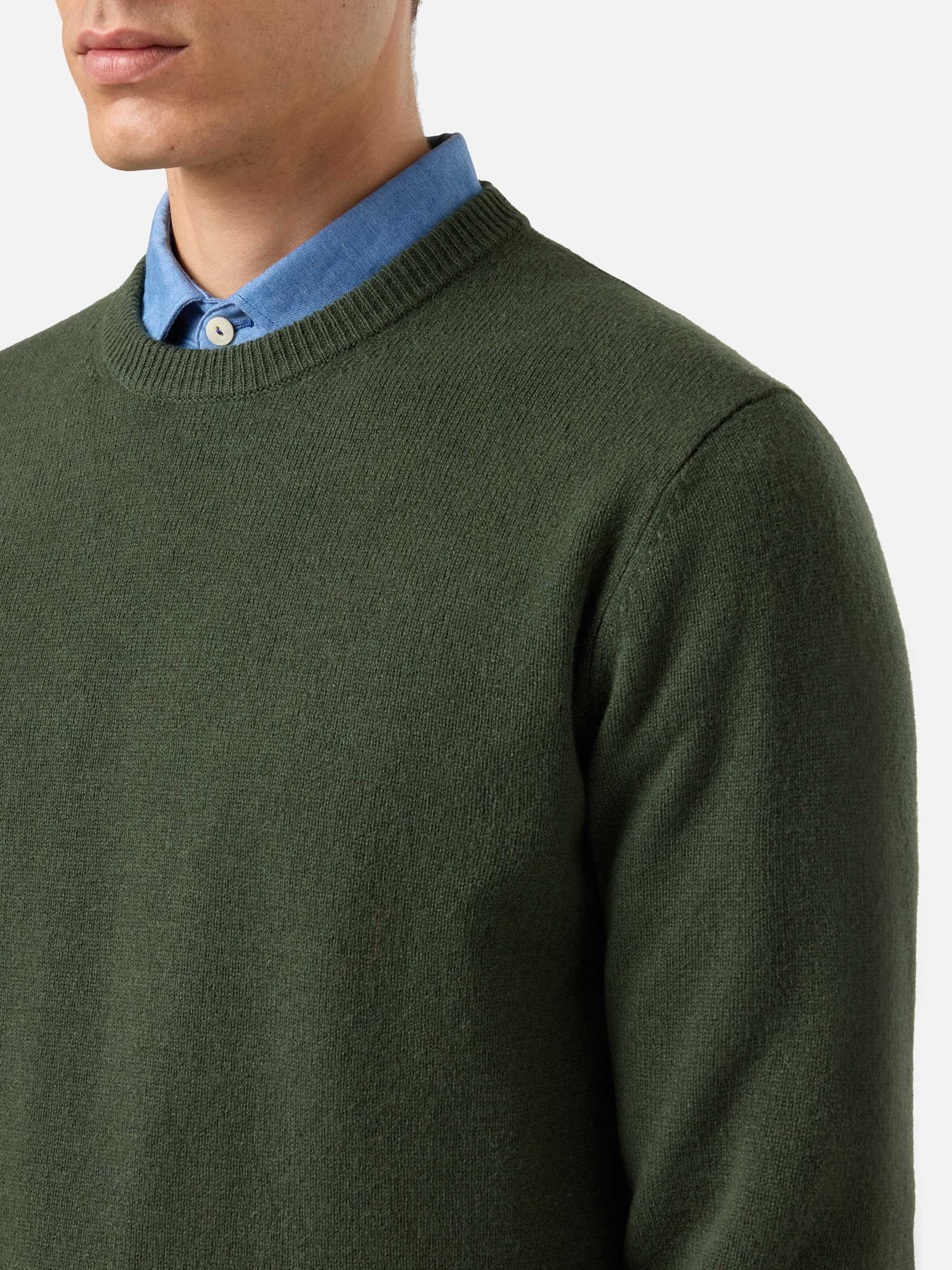 Regent 100% LAMBSWOOL sweater in military green - Image 2