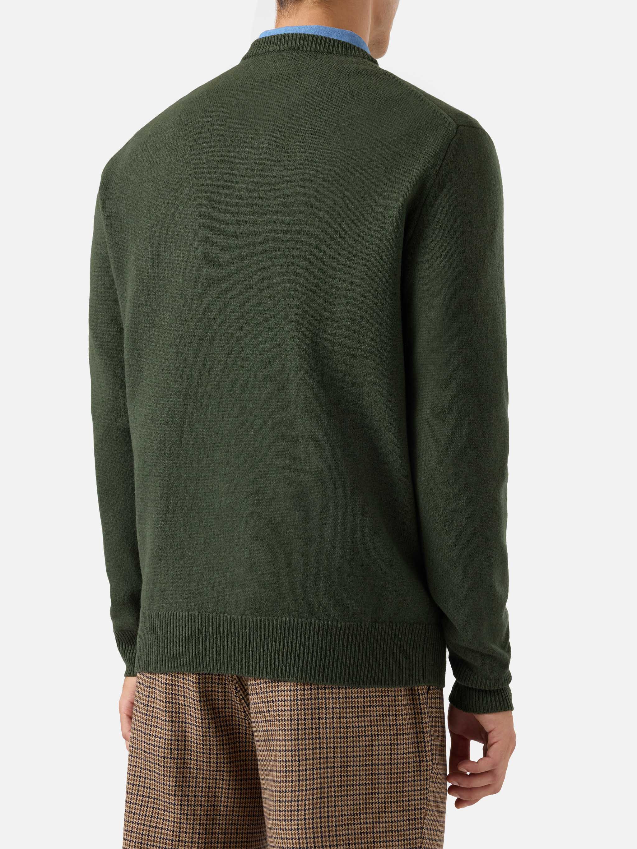 Regent 100% LAMBSWOOL sweater in military green - Image 3