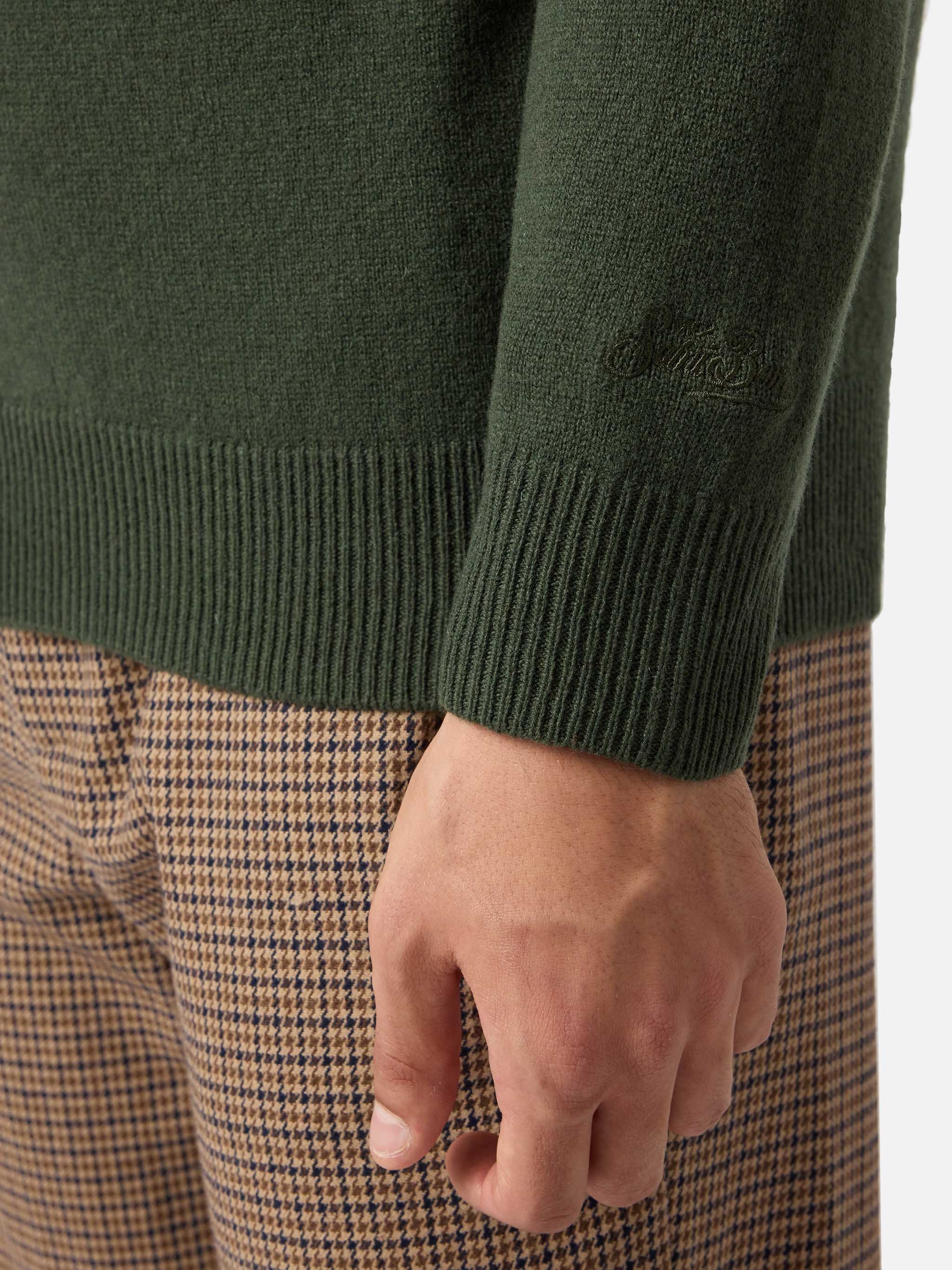 Regent 100% LAMBSWOOL sweater in military green - Image 4