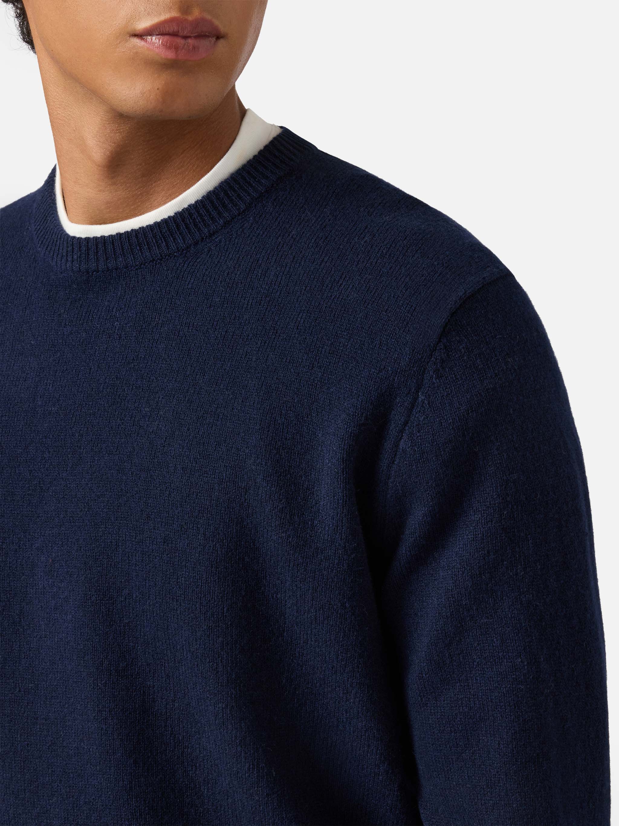 Regent 100% LAMBSWOOL sweater in night blue - Image 2