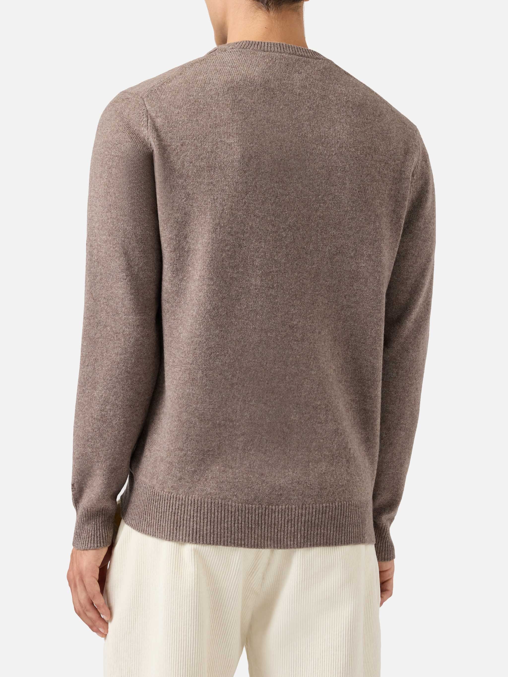 Regent 100% LAMBSWOOL sweater in nut brown - Image 3