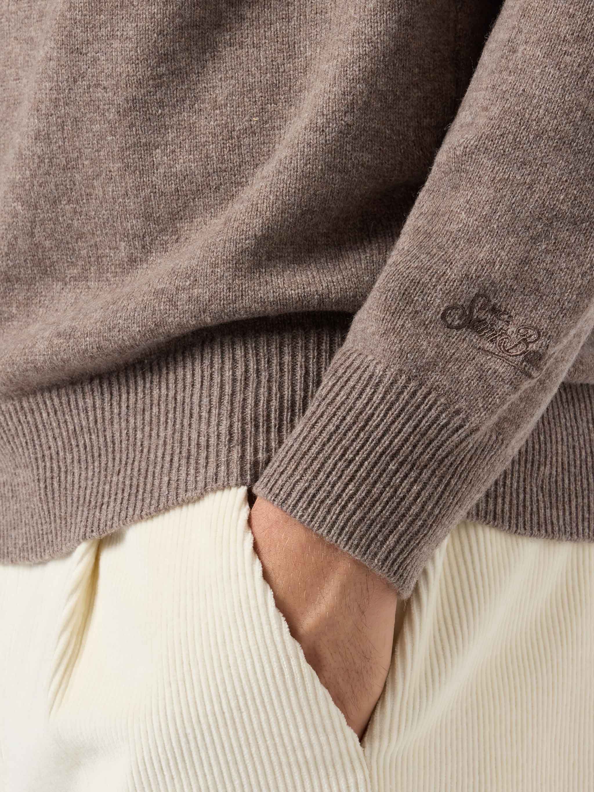 Regent 100% LAMBSWOOL sweater in nut brown - Image 4