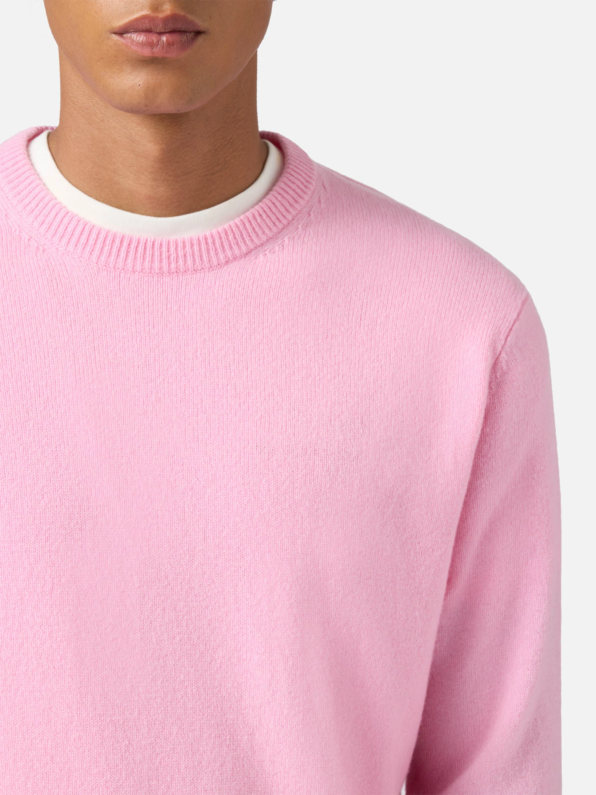 Regent 100% LAMBSWOOL sweater in pink - Image 2