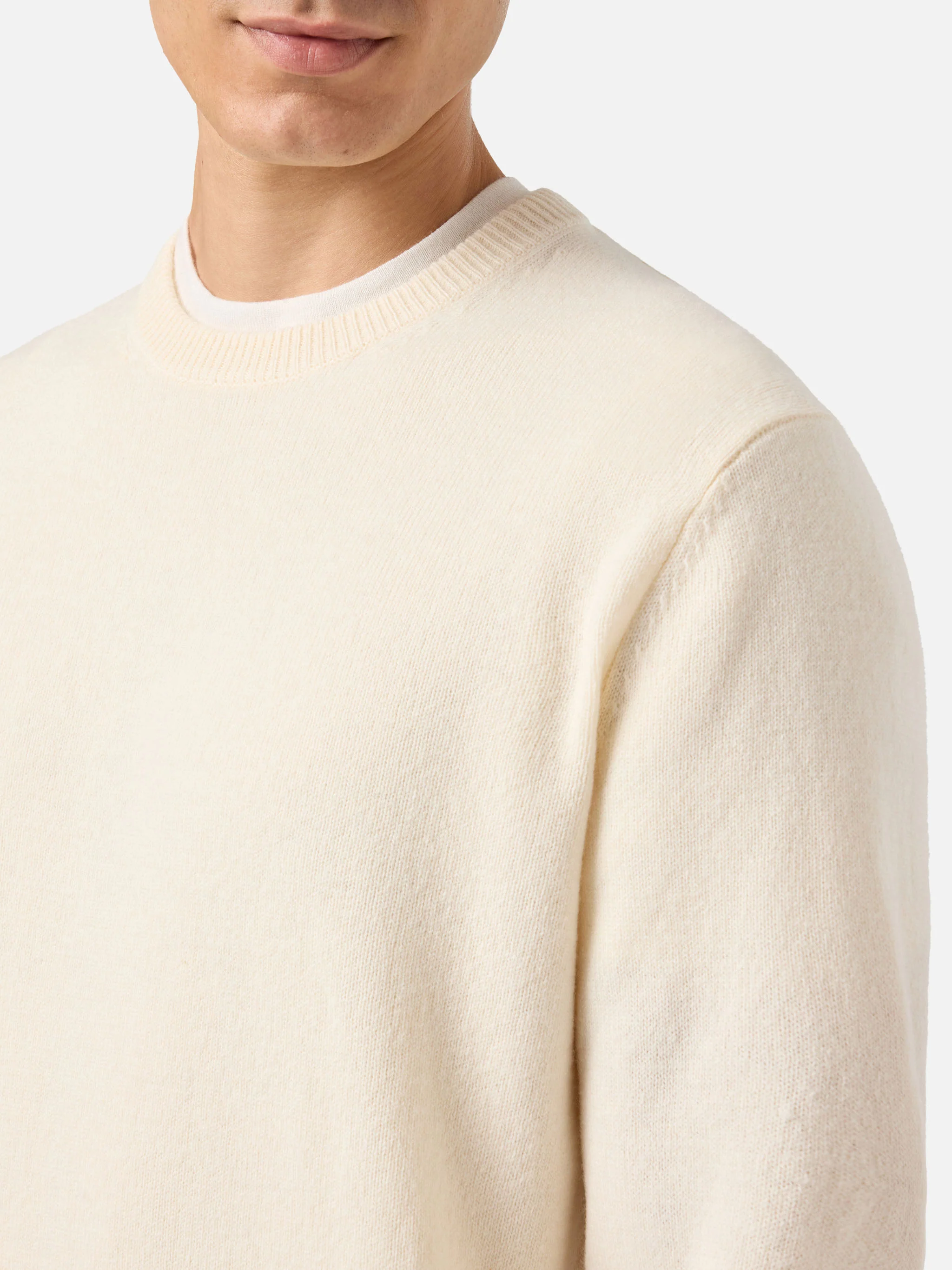 Regent 100% LAMBSWOOL sweater in white - Image 2