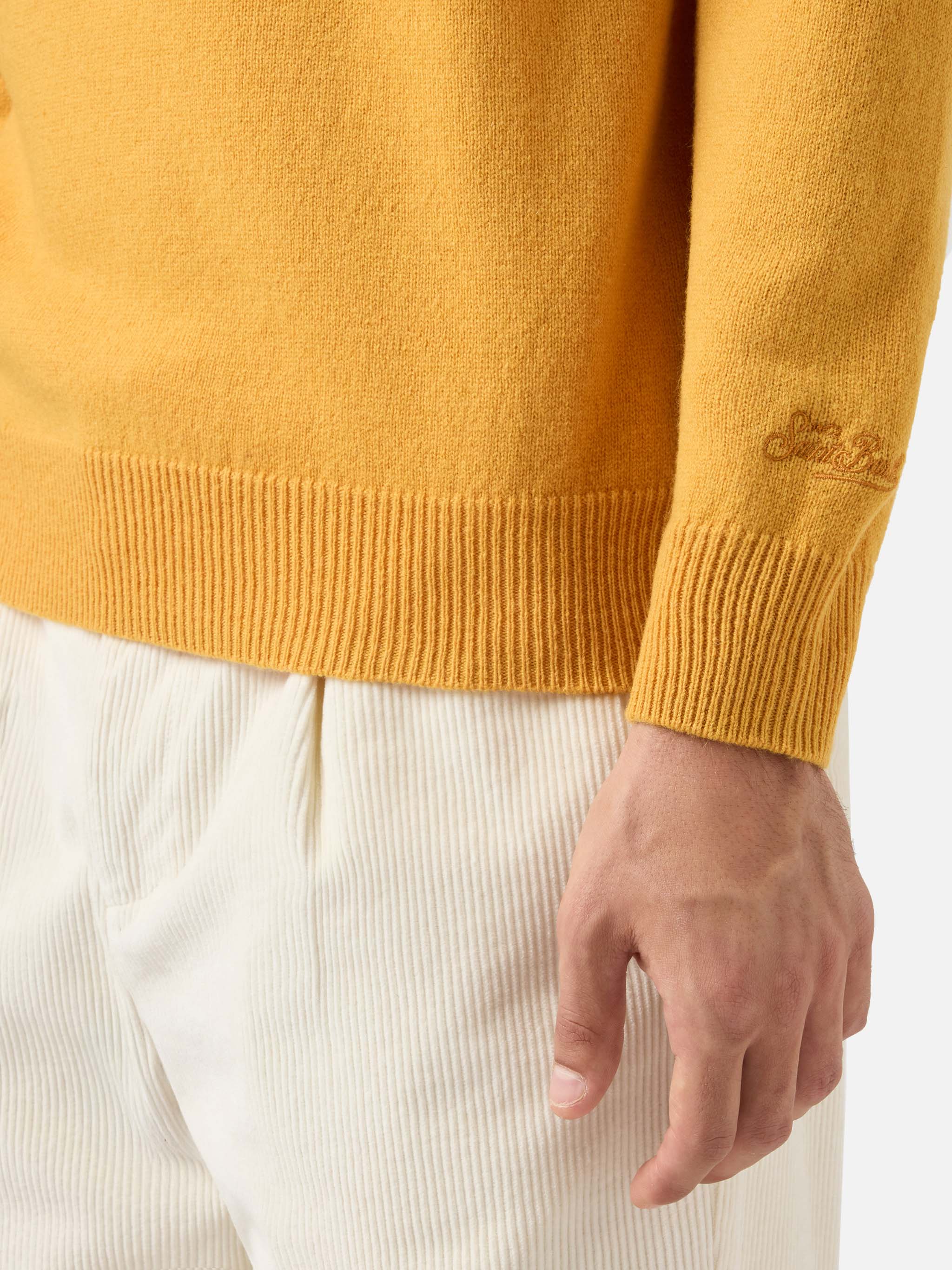 Regent 100% LAMBSWOOL sweater in ochre yellow - Image 4