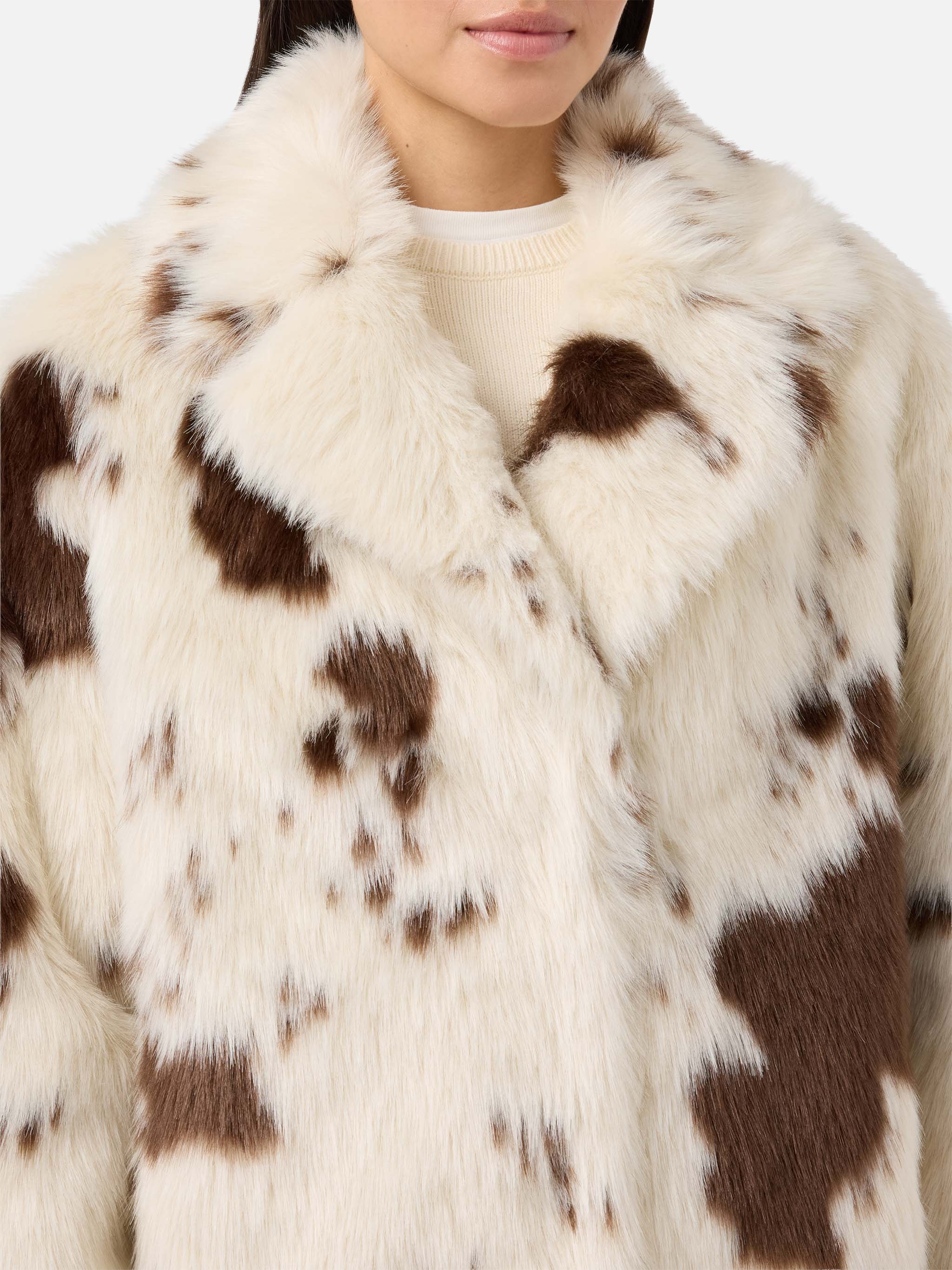 Rouge faux-fur coat with cow print - Image 2