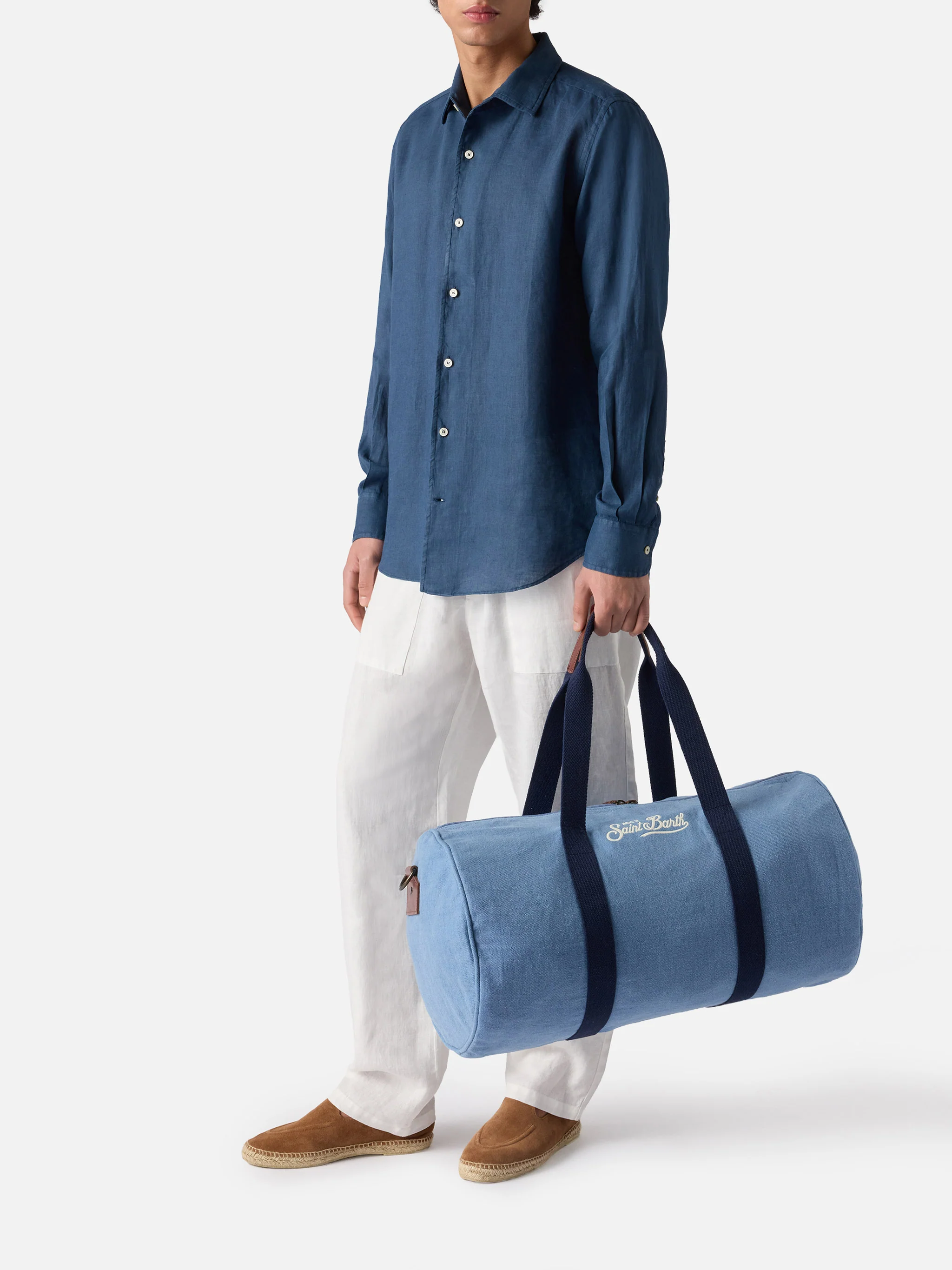 Round Jetleg blue linen weekender with contrasting embroidered logo - Image 2