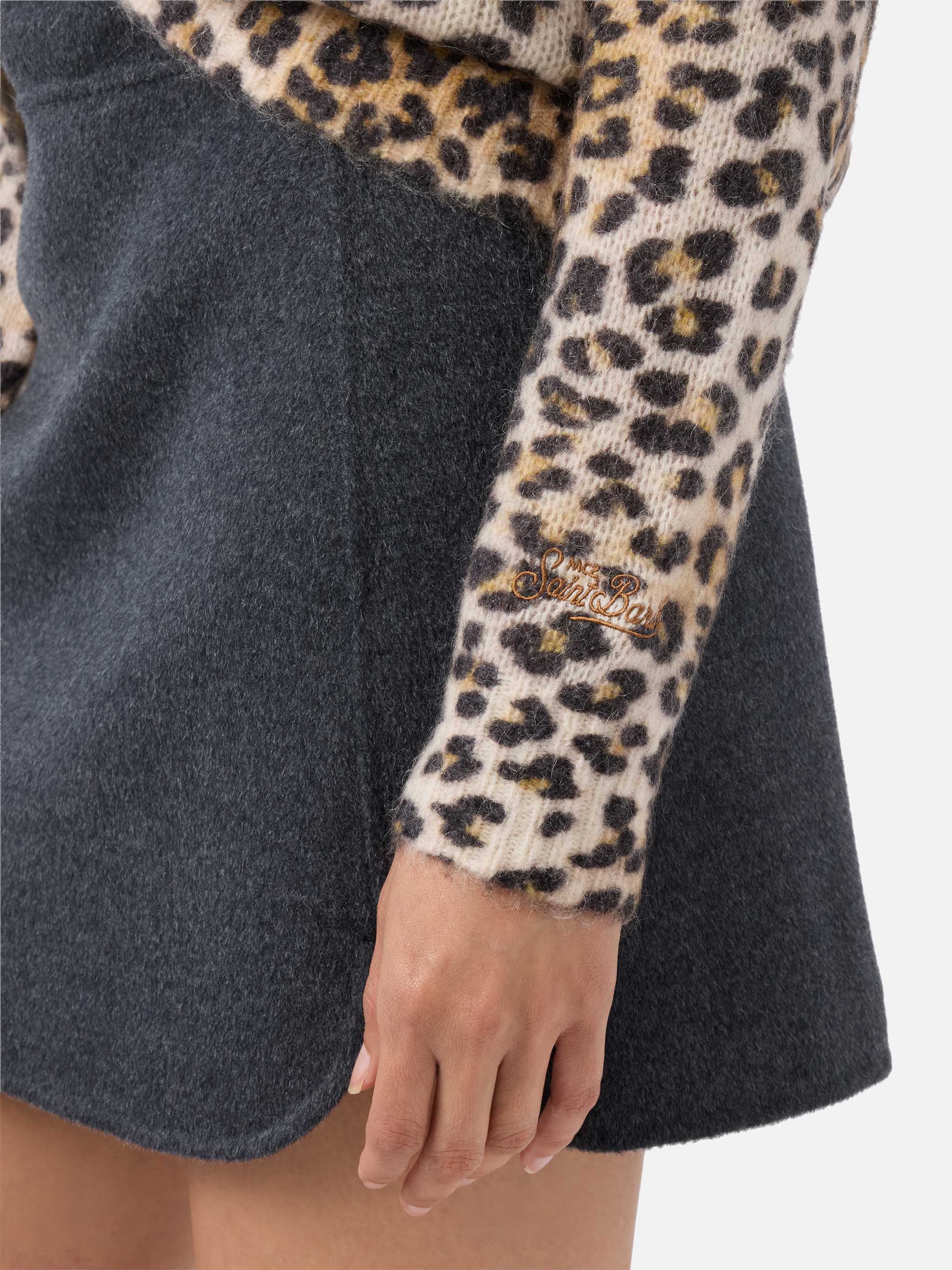 V-neck sweater in camel mohair blend with leopard print - Image 4