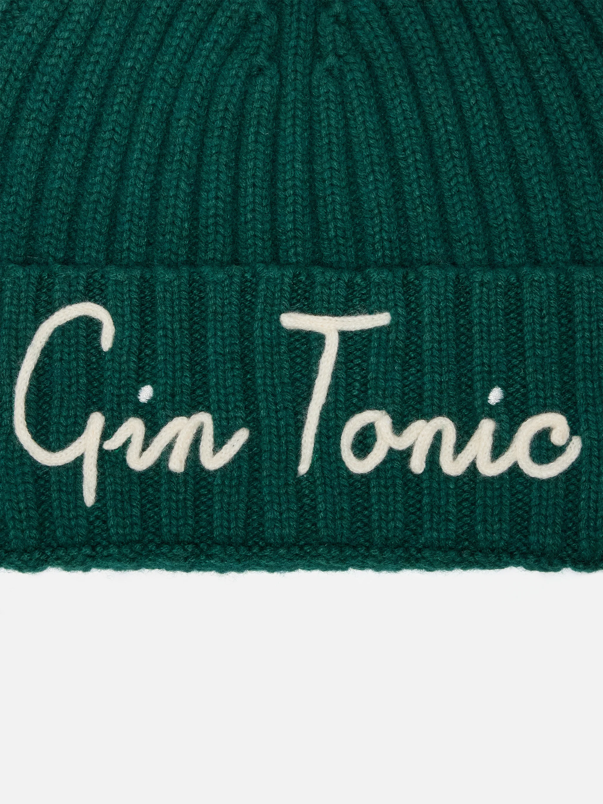 Wengen beanie in CASHMERE BLEND in British green with Gin Tonic cocktail embroidery - Image 2