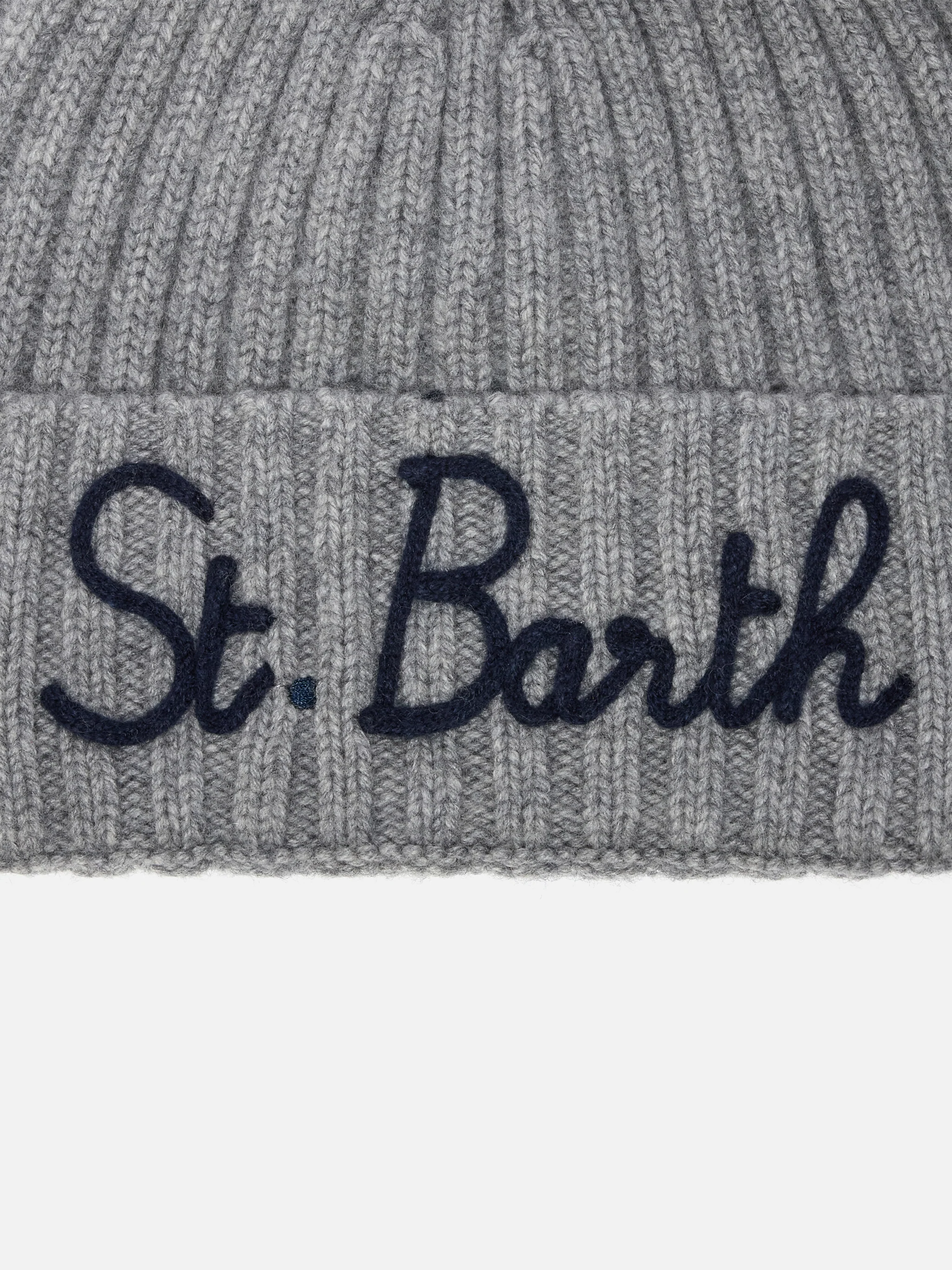 Wengen beanie in cashmere blend in grey with St. Barth embroidery - Image 2
