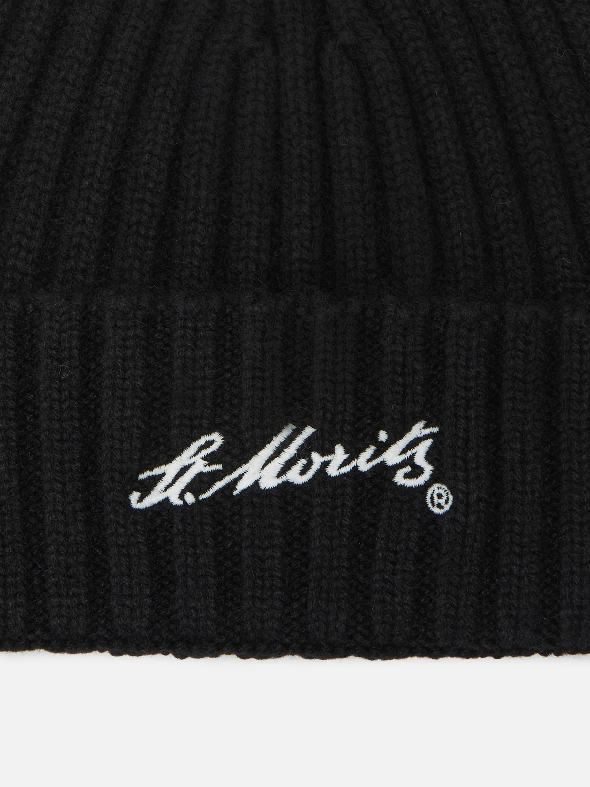 Wengen beanie in cashmere in black with St. Moritz embroidery - Image 2