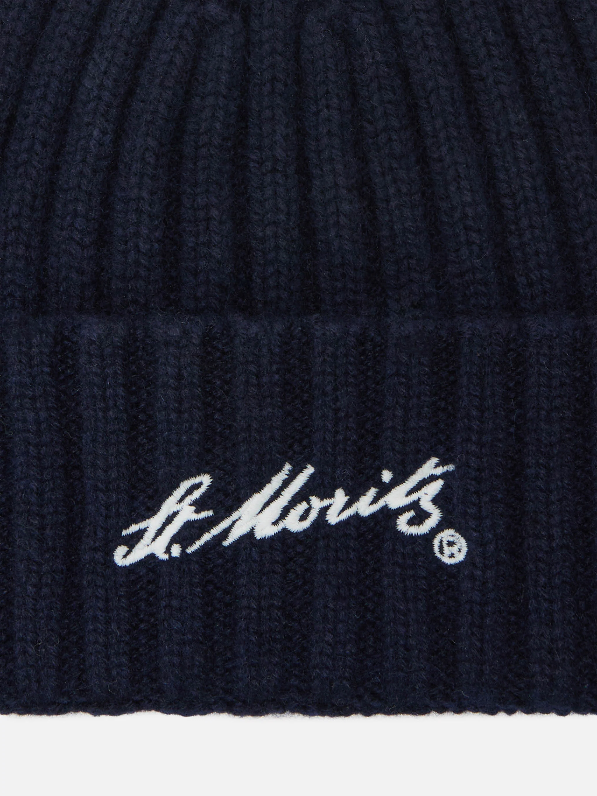 Wengen beanie in cashmere in blue with St. Moritz embroidery - Image 2