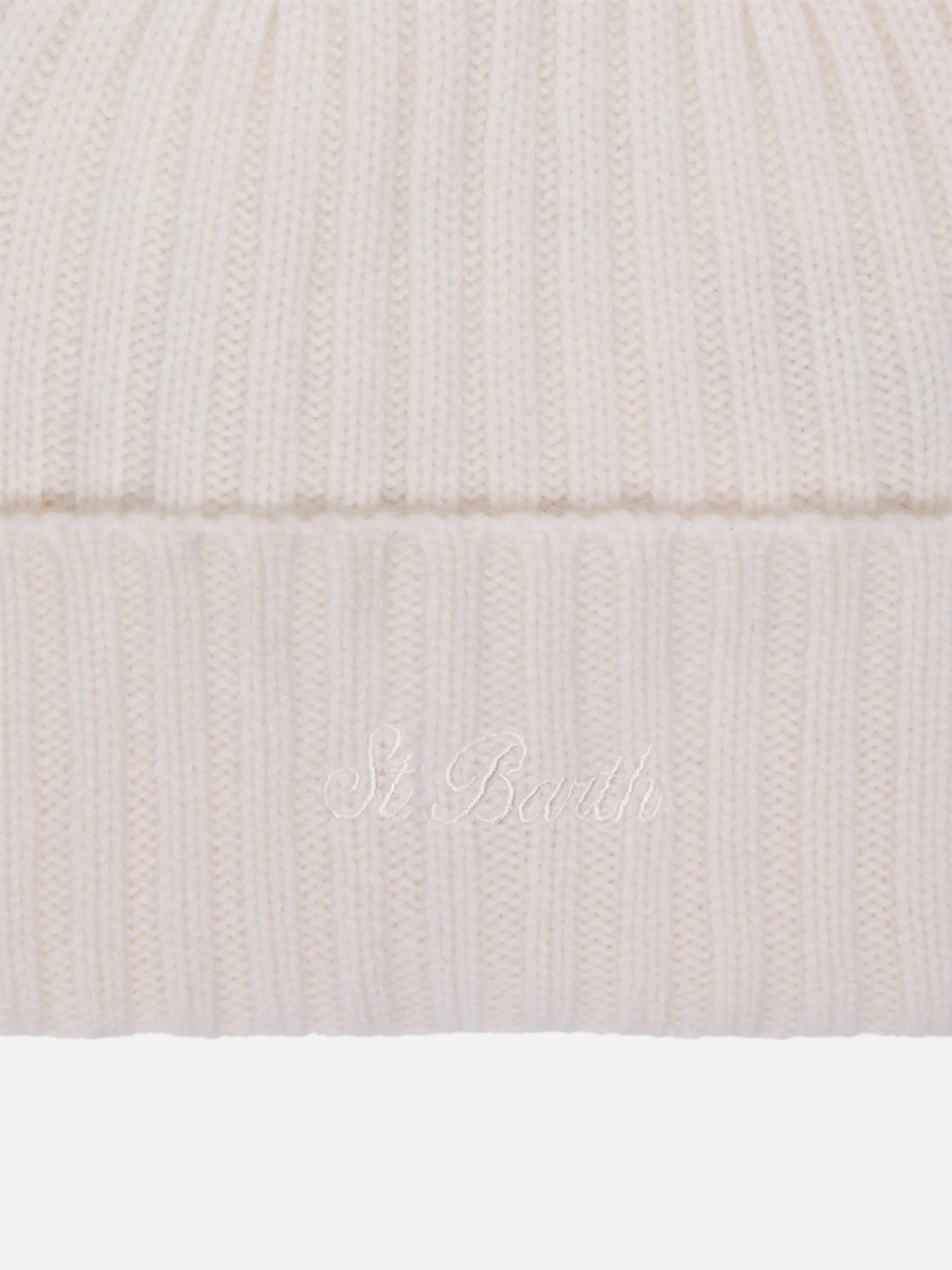 Wengen beanie in white cashmere with St. Barth embroidery on the turn-up - Image 2