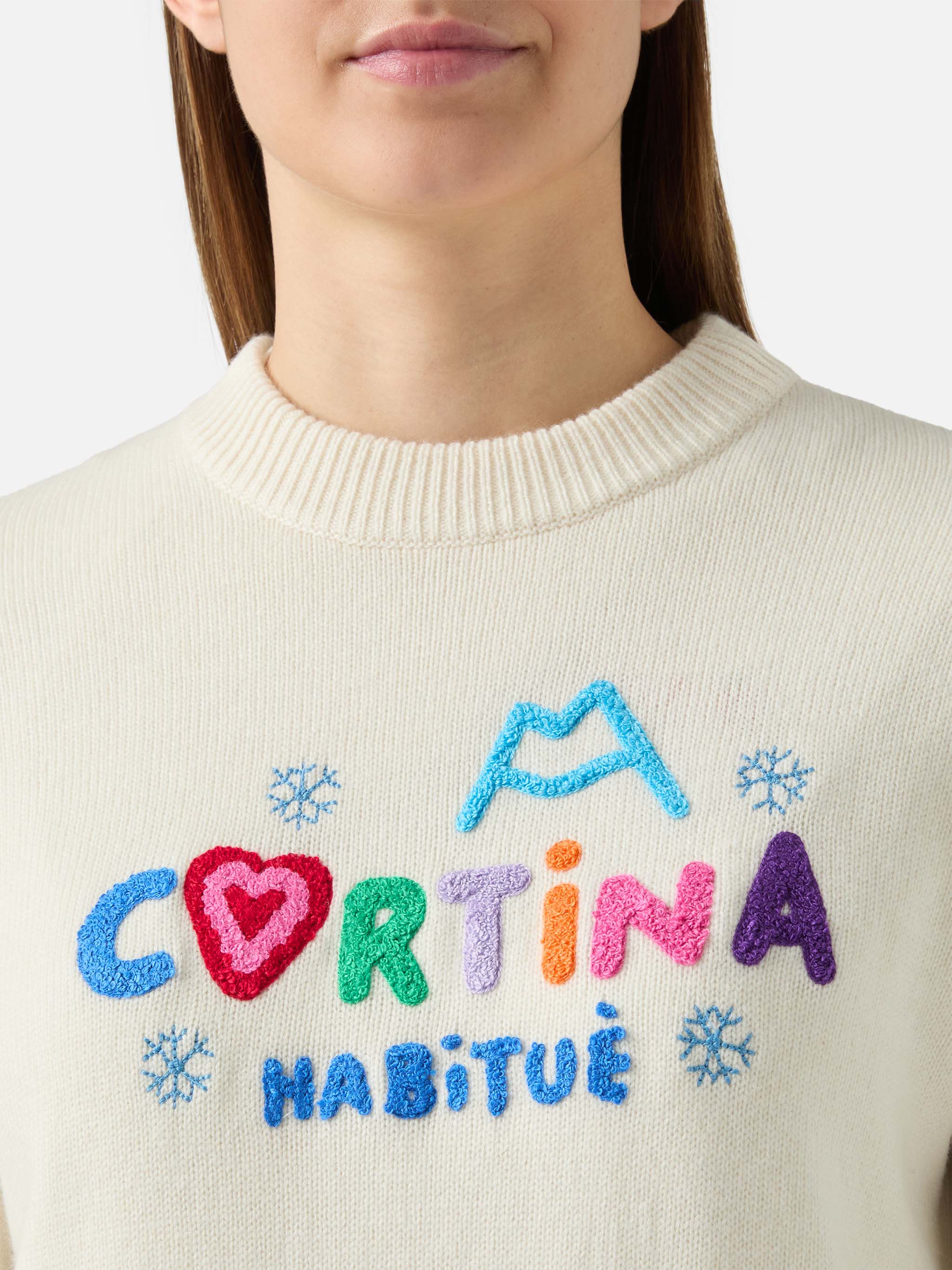 White crewneck Danya with Cortina Habitué patch - Image 2